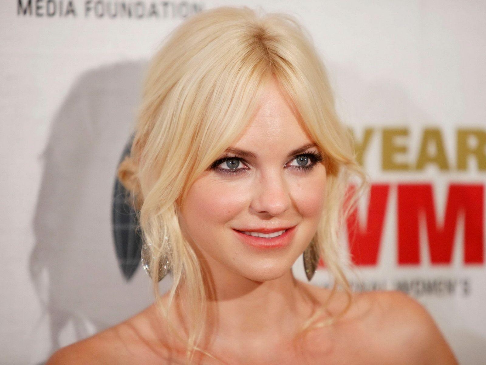 1600x1200 Anna Faris Wallpaper High Quality, Desktop