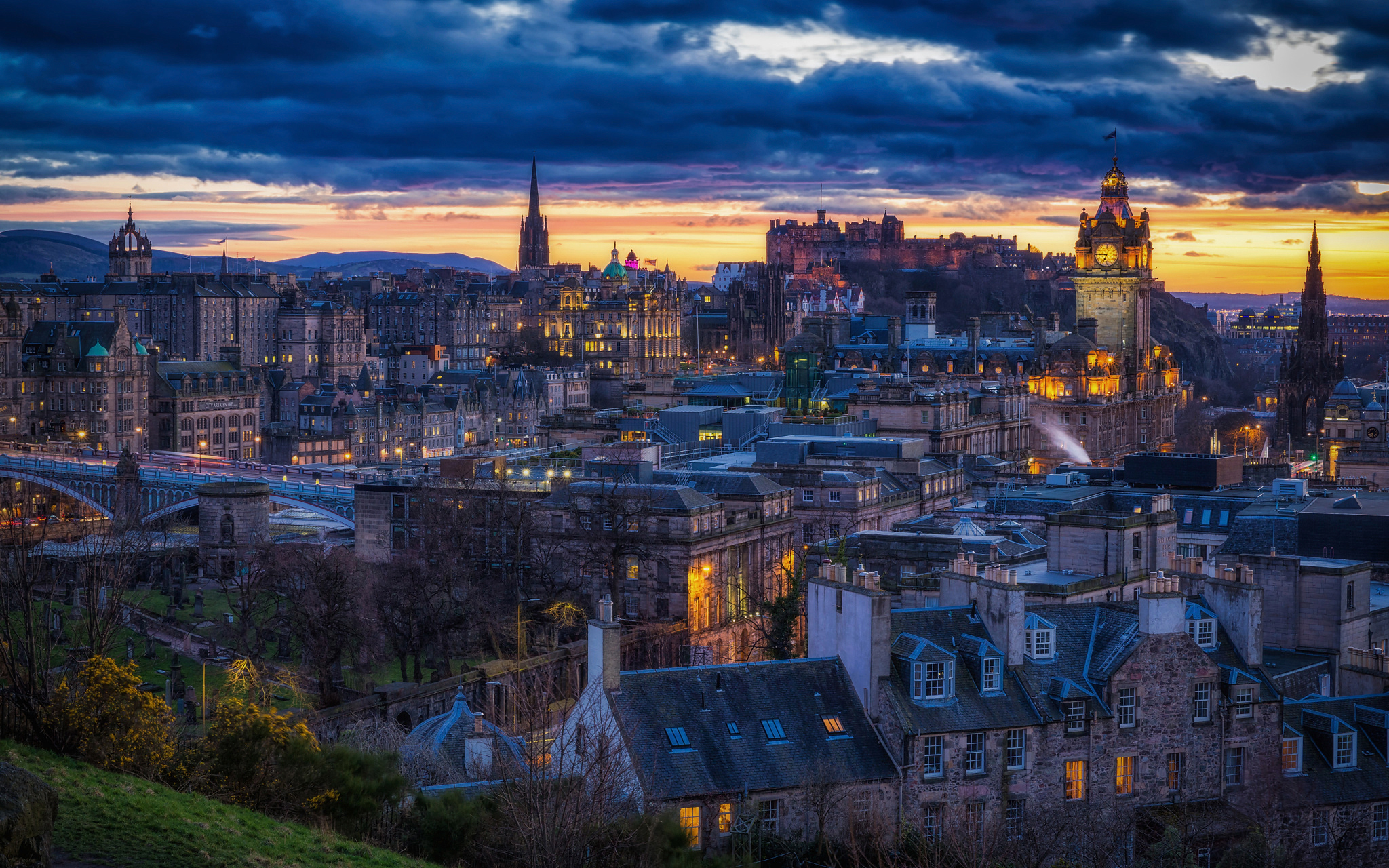 2050x1280 Desktop Wallpaper Edinburgh Scotland night time Cities, Desktop