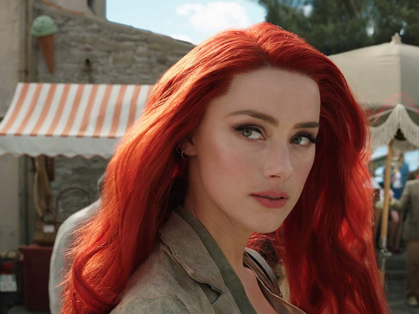 1400x1050 Aquaman Trailer: See Amber Heard and Her Giant Red Wig, Desktop