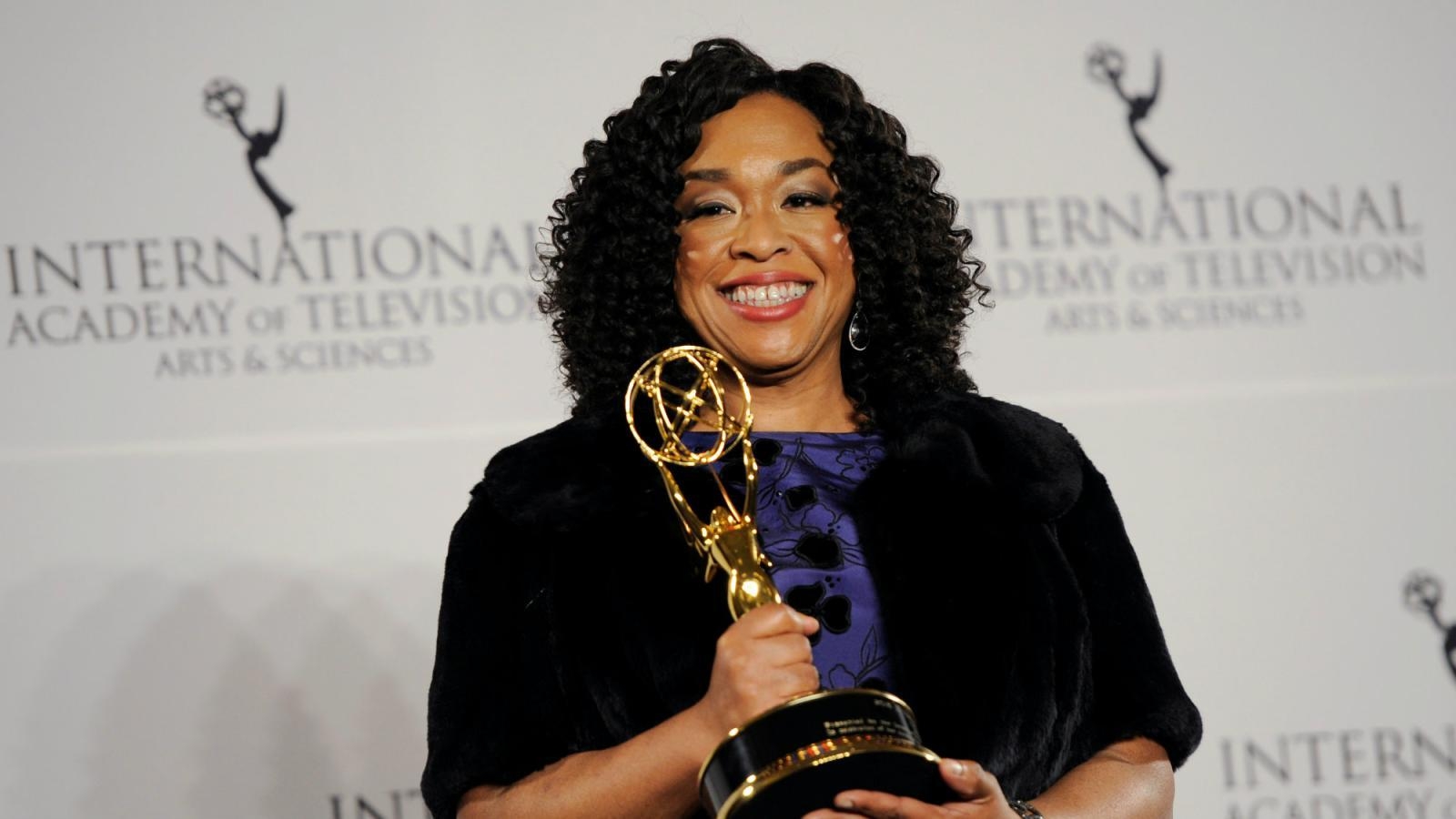 1600x900 Grey's Anatomy, How to Get Away With Murder creator Shonda Rhimes, Desktop