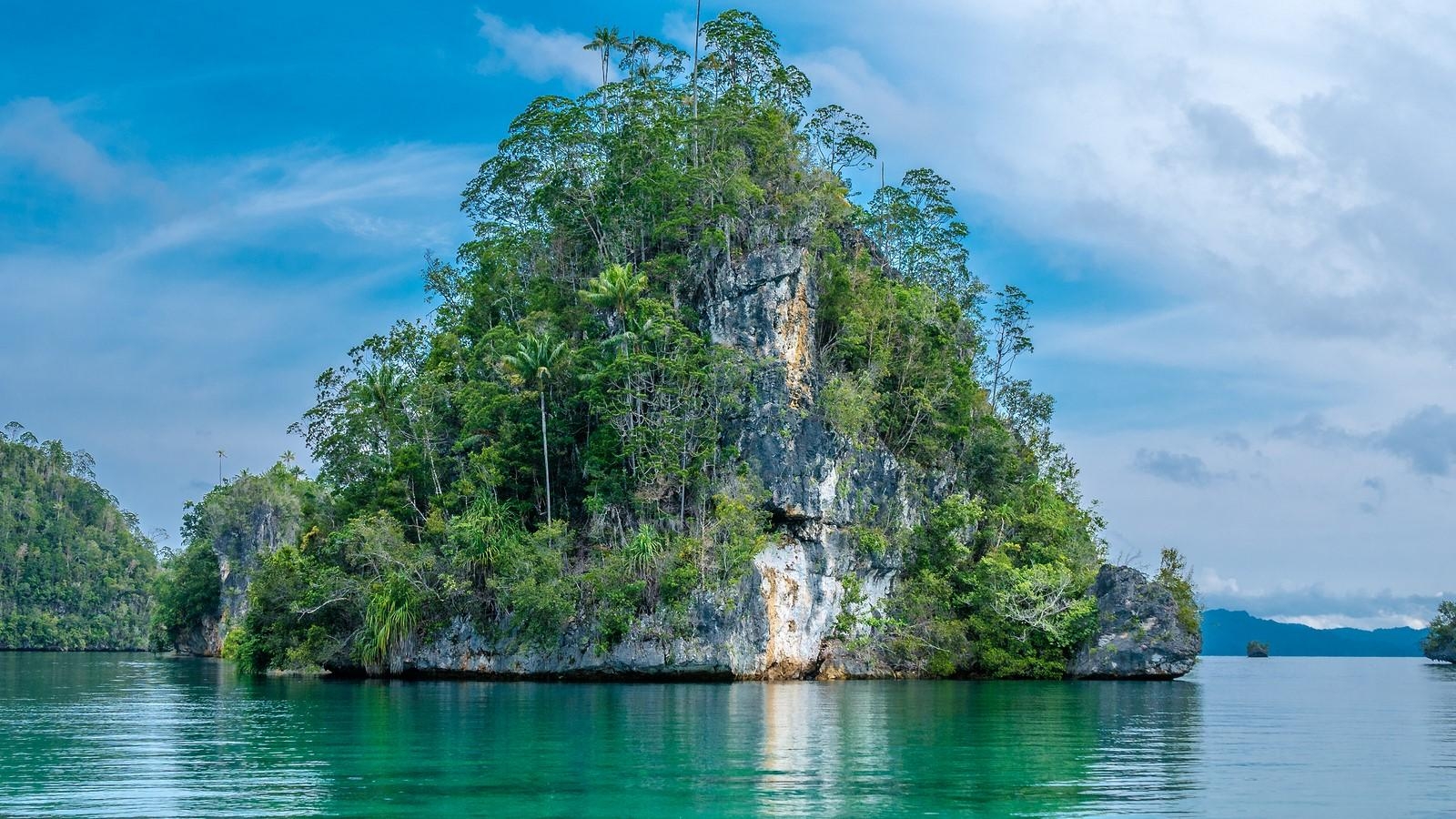 1600x900 RAJA AMPAT Yacht Charter. The Complete 2019 & 2020 Guide, Desktop