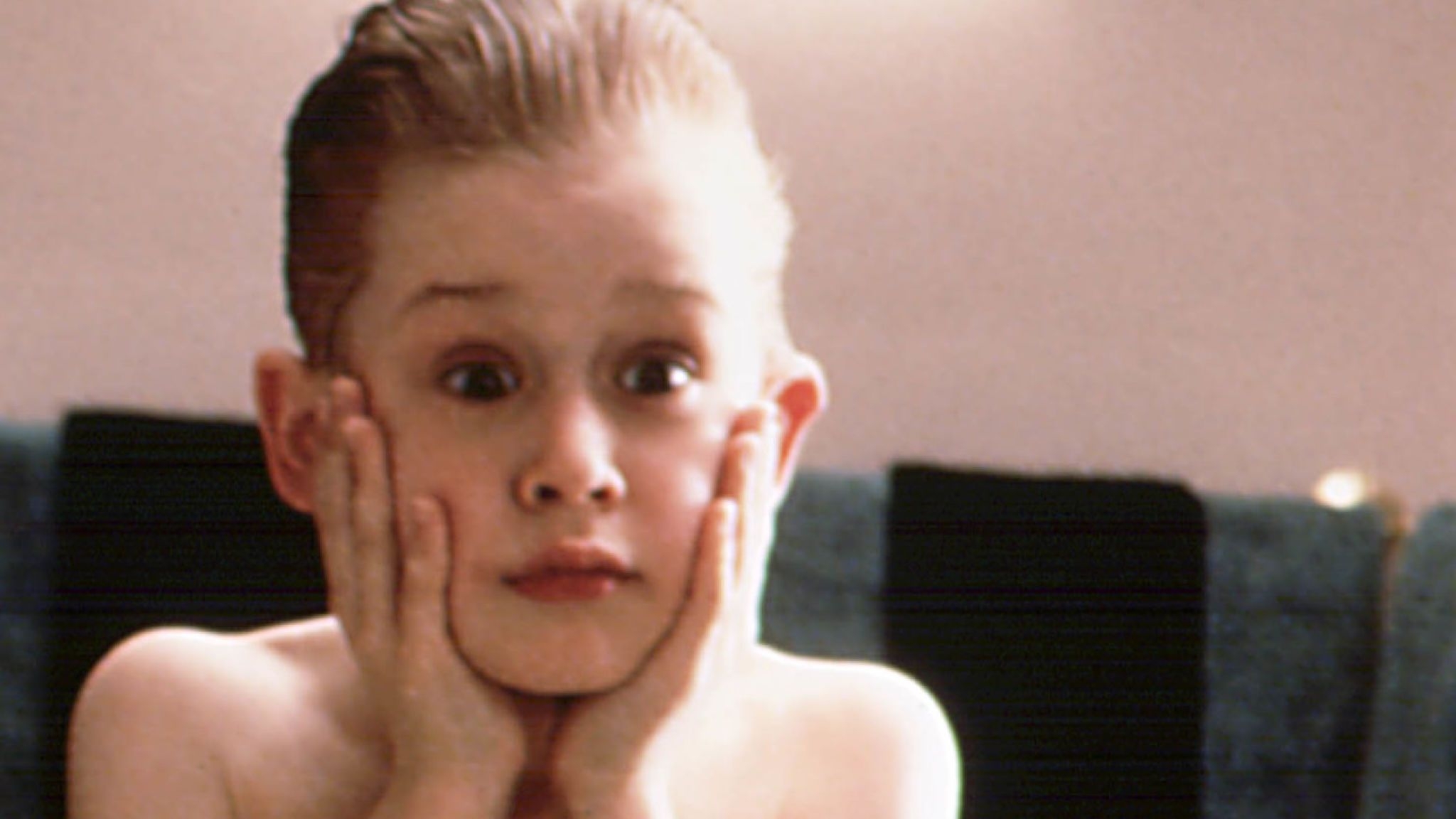 2050x1160 Macaulay Culkin As Kevin Mccallister In Home Alone, Culkin Home Alone Bathroom, Desktop