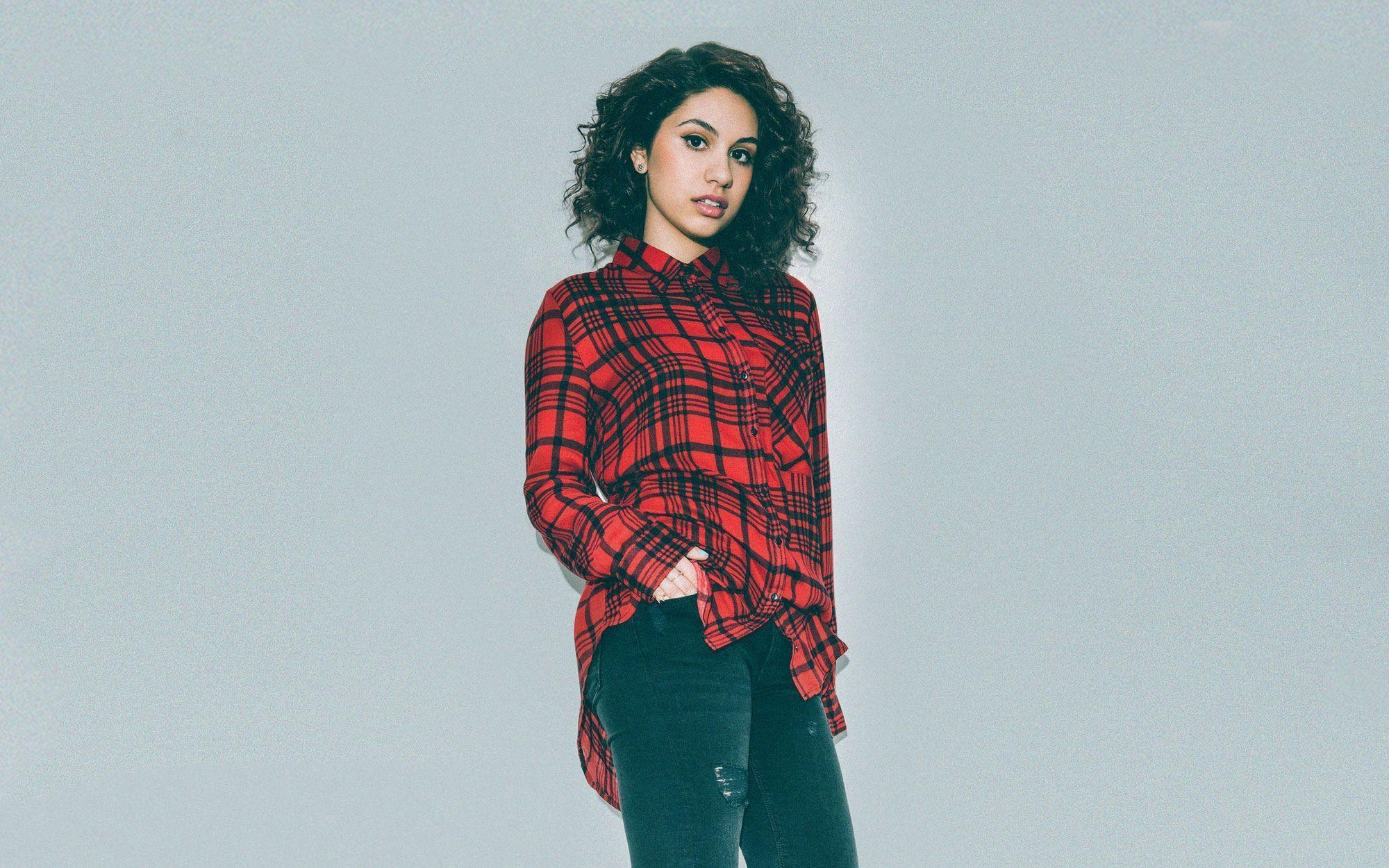 2000x1250 Alessia Cara HD Wallpaper, Desktop