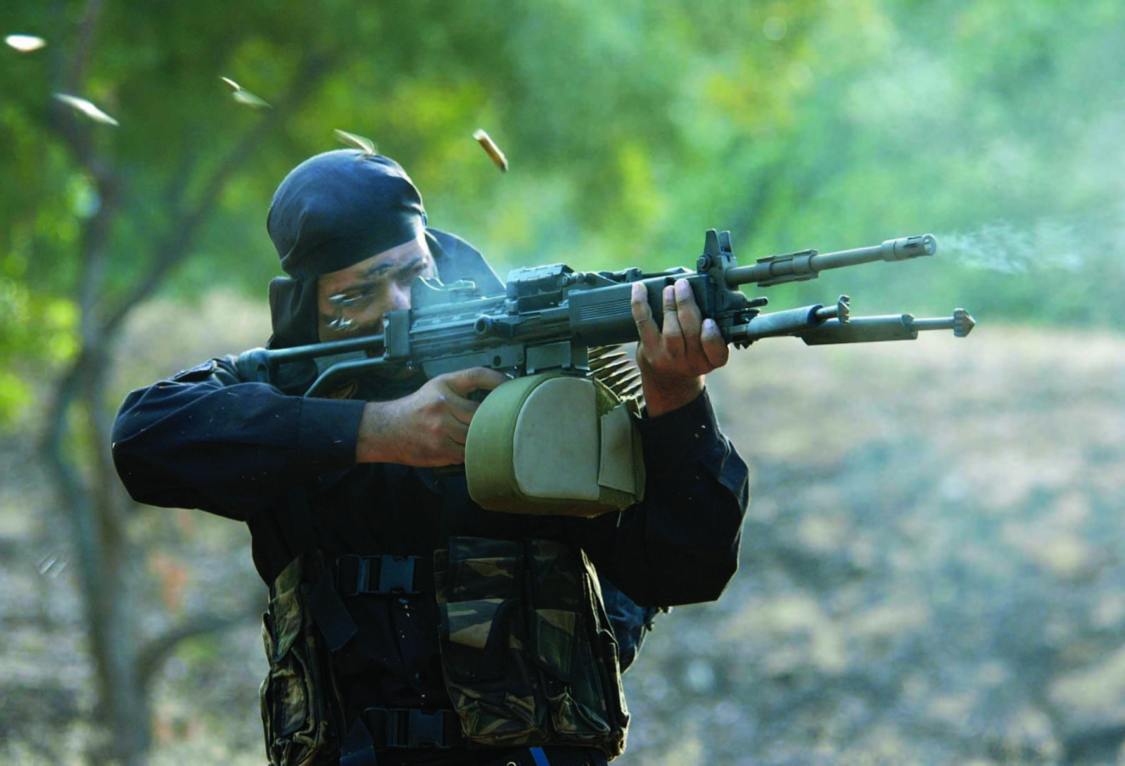 1600x1090 A member of the Indian Special Forces fires his weapon, Desktop