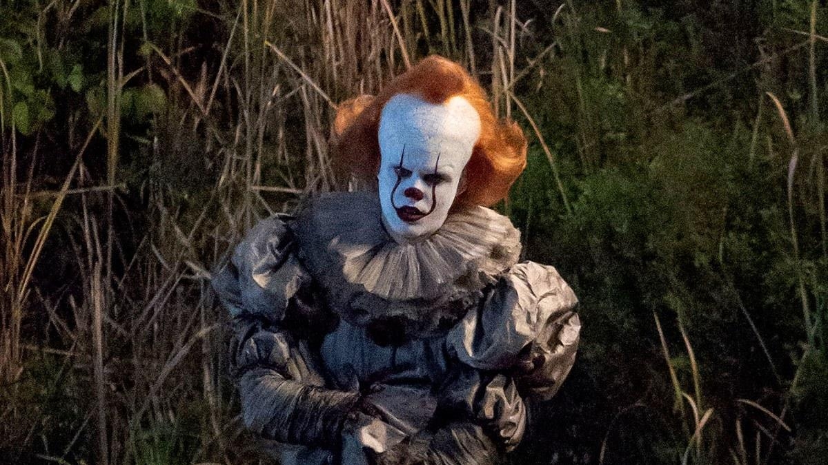 1200x680 New Photo Show Bill Skarsgård as Pennywise on the Set of “It, Desktop