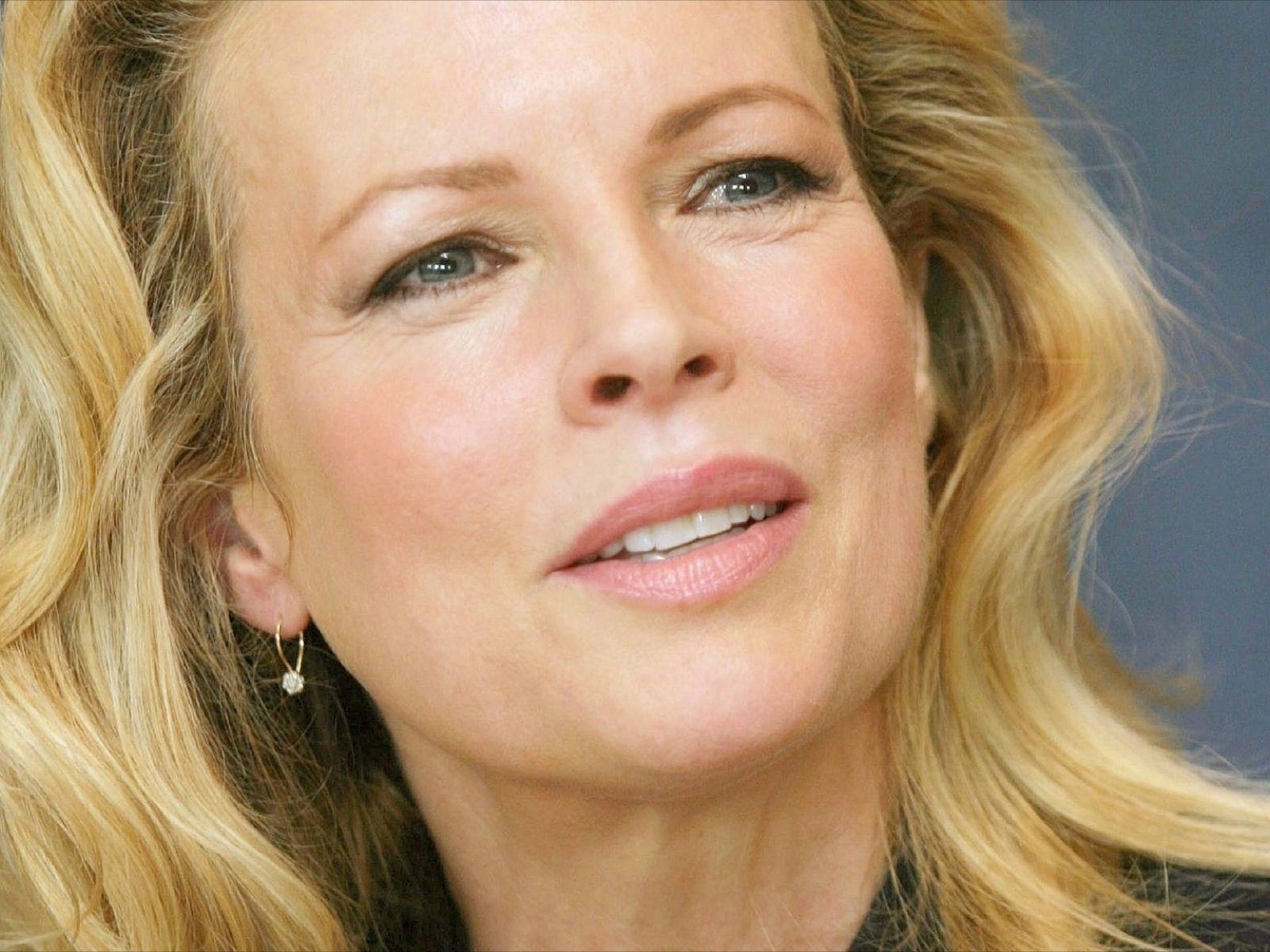 1600x1200 Kim Basinger Plastic Surgery, Desktop