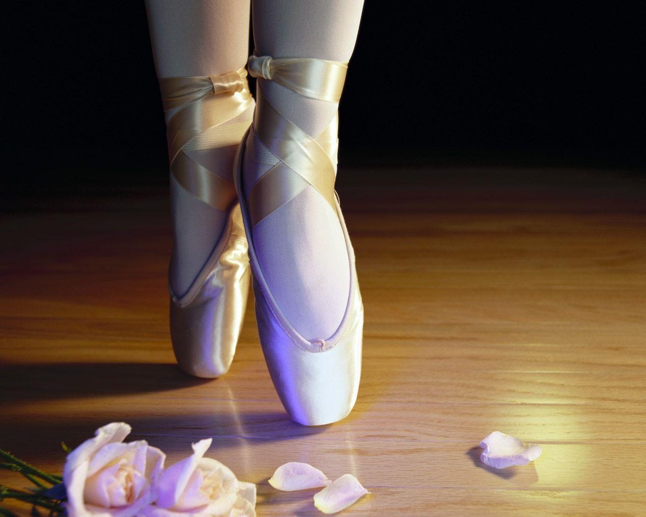 1280x1030 Ballet Pointe Shoes Background. Ballet, Desktop