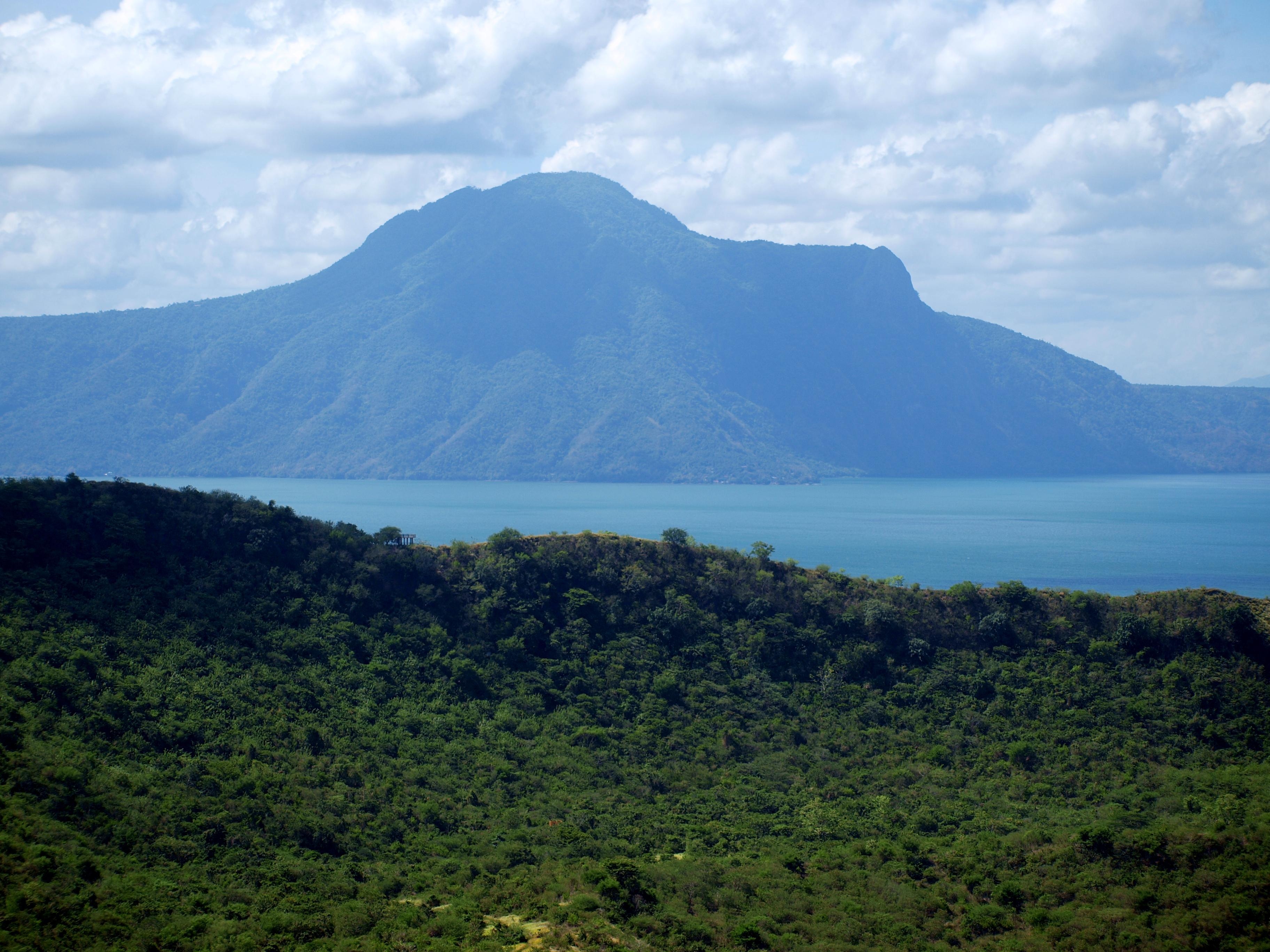 3650x2740 Taal Volcano, Desktop