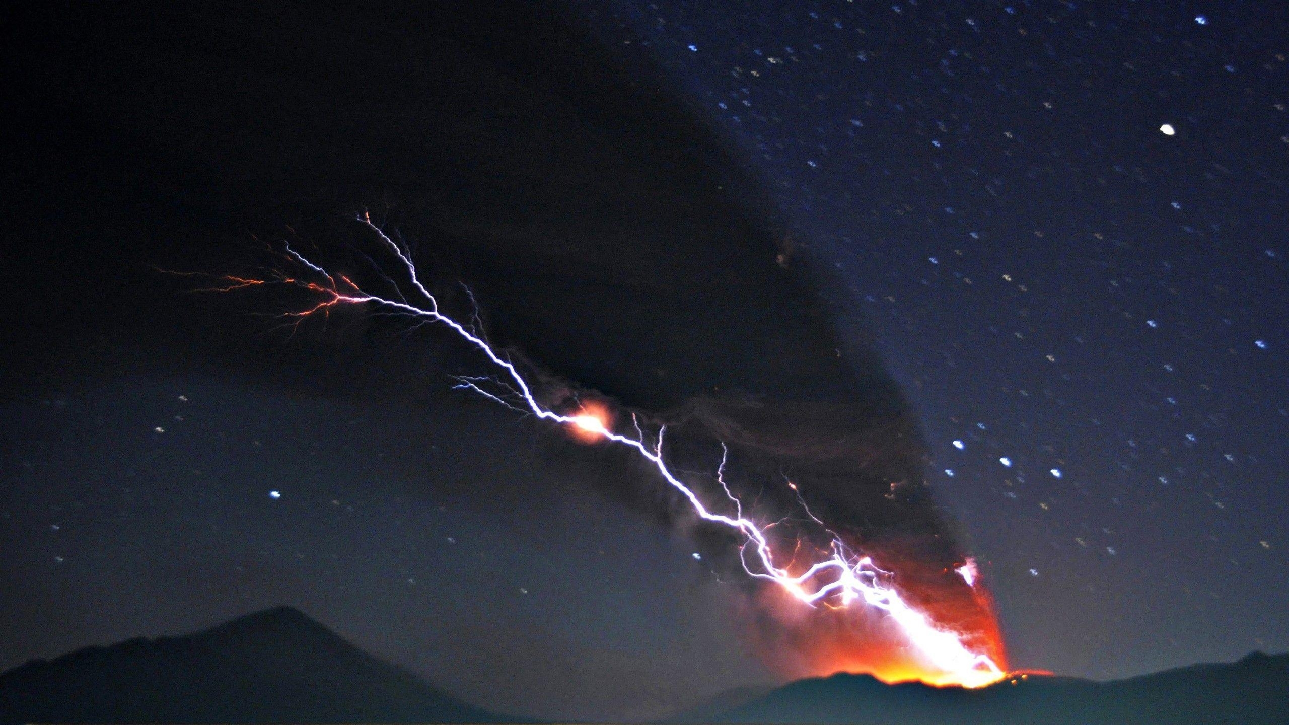 2560x1440 Nature: Magma Stars Eruption Lava Nature Lightning Volcanoes, Desktop