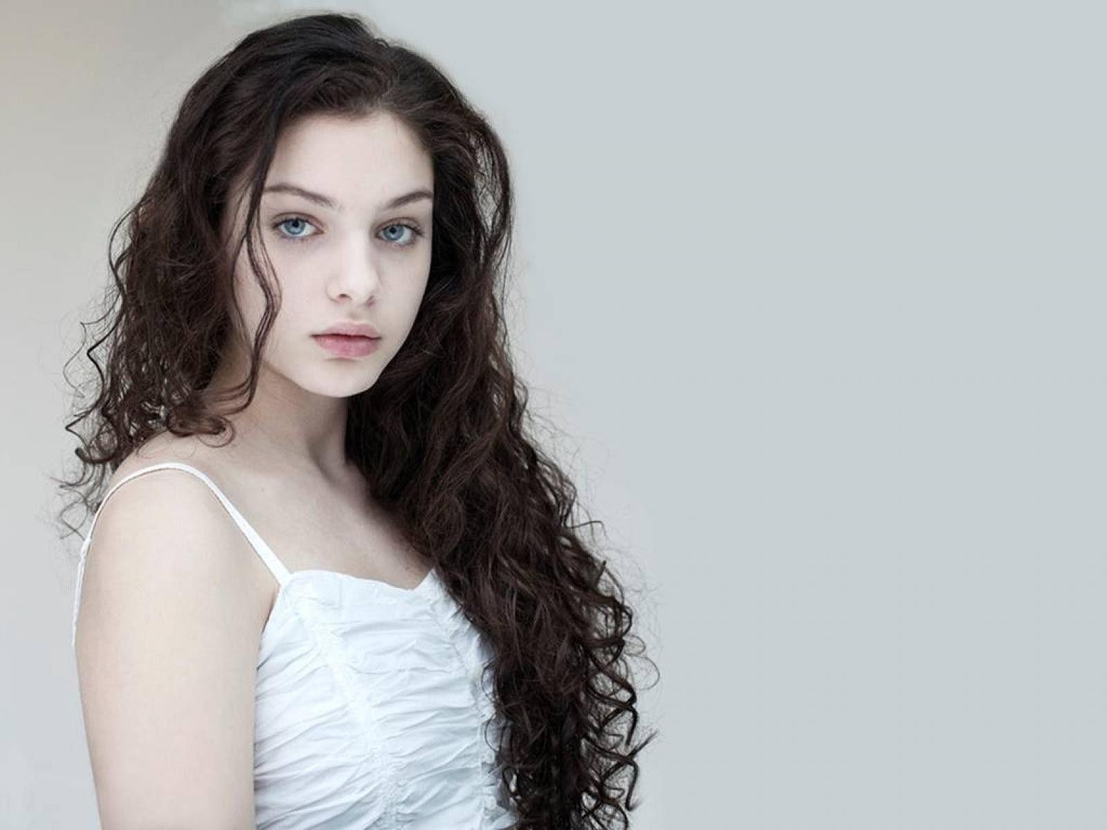 1600x1200 Odeya Rush Wallpaper High Resolution and Quality Download, Desktop