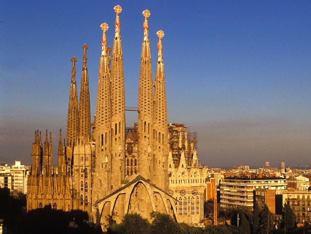 1070x800 Sagrada Familia Barcelona, Desktop