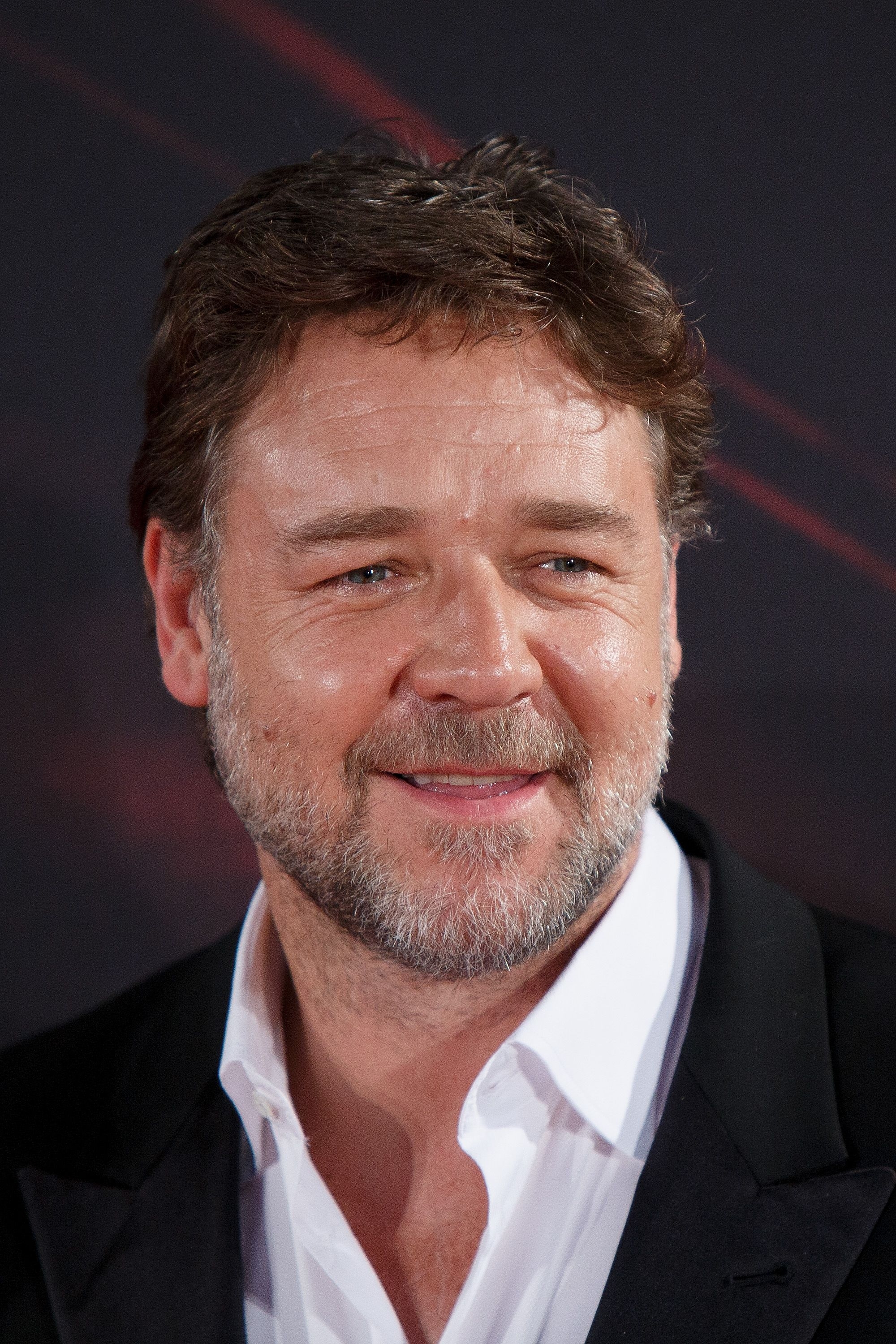 2000x3000 Russell Crowe HD Wallpaper, Phone