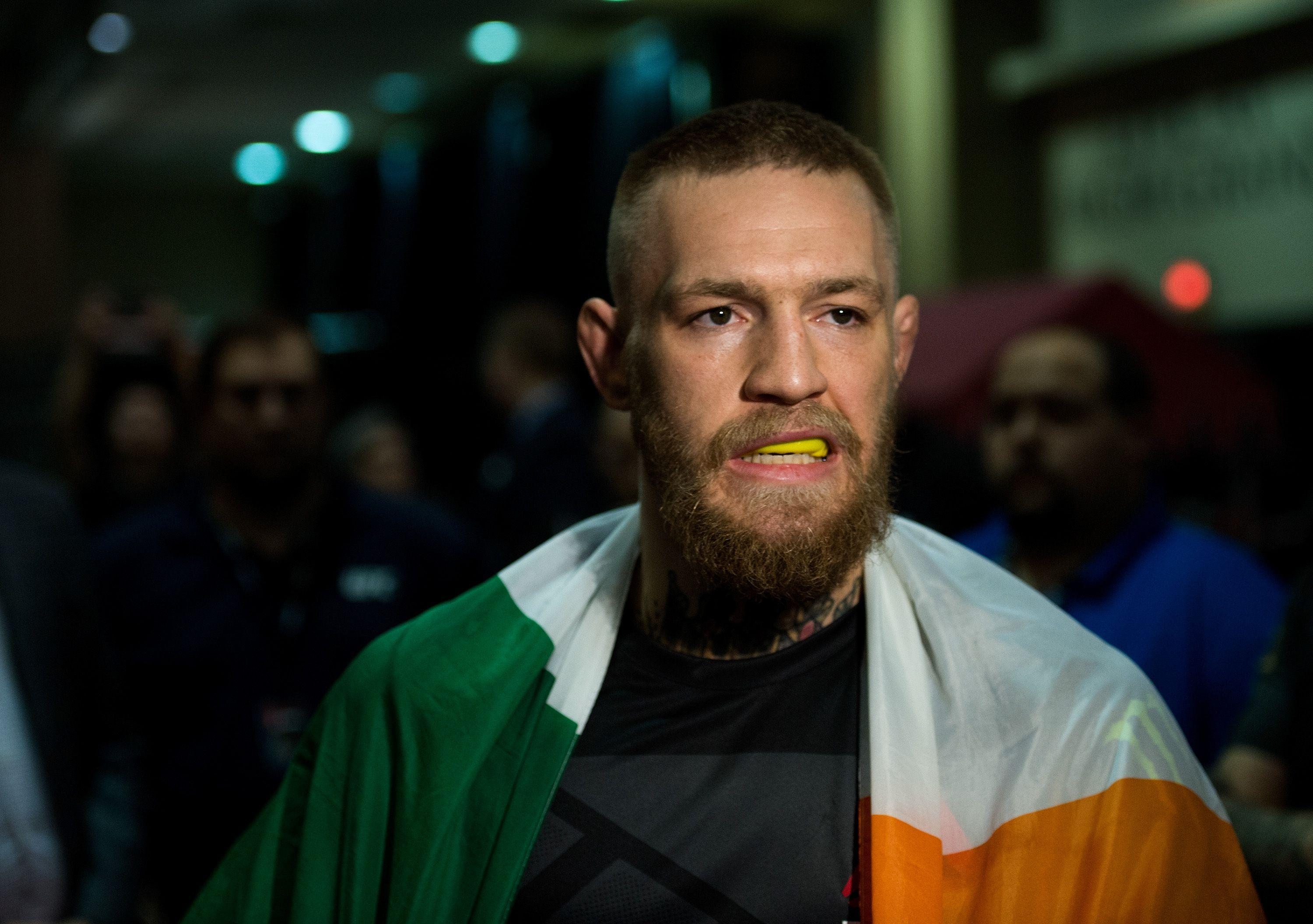 3000x2120 Dana White: McGregor has to vacate championship if he&;s retiring, Desktop