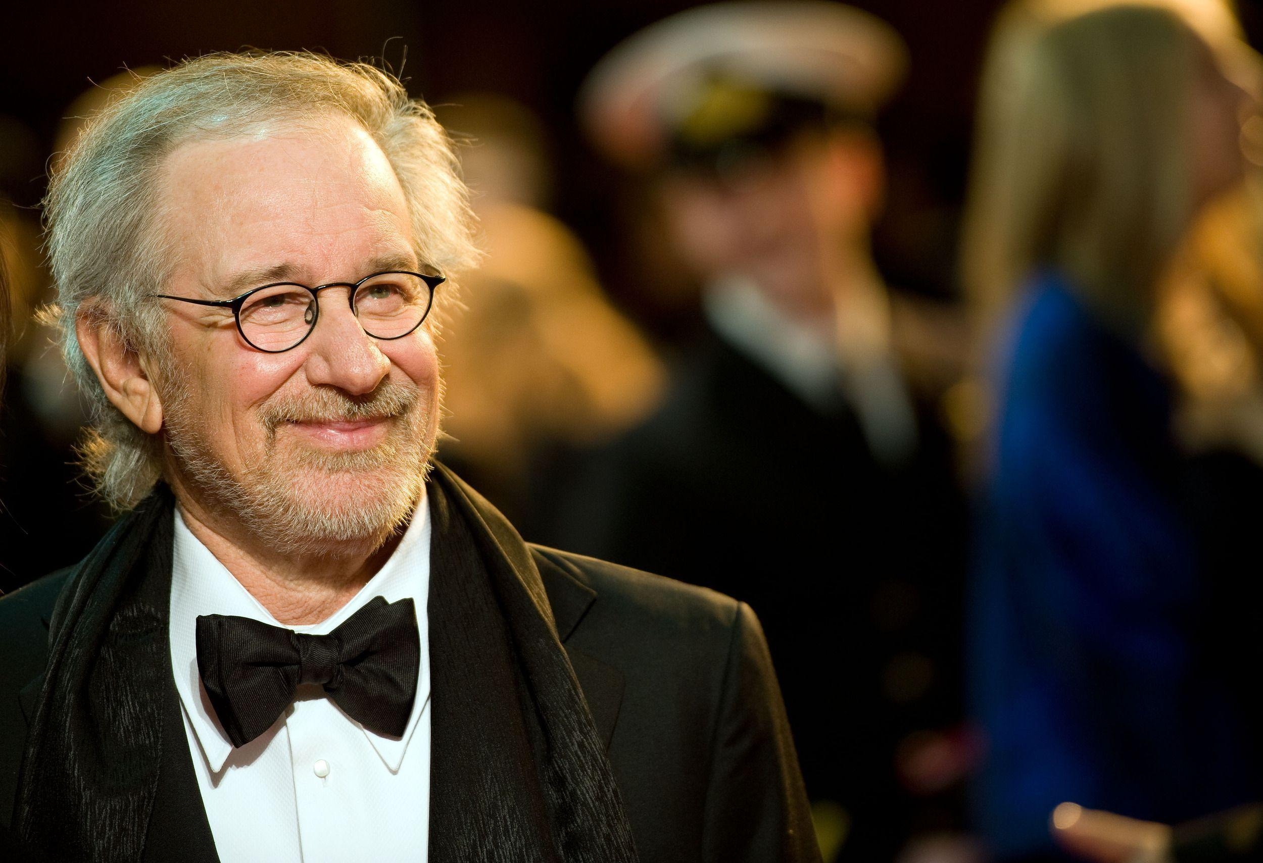 2500x1710 Steven Spielberg Background 4K Download, Desktop