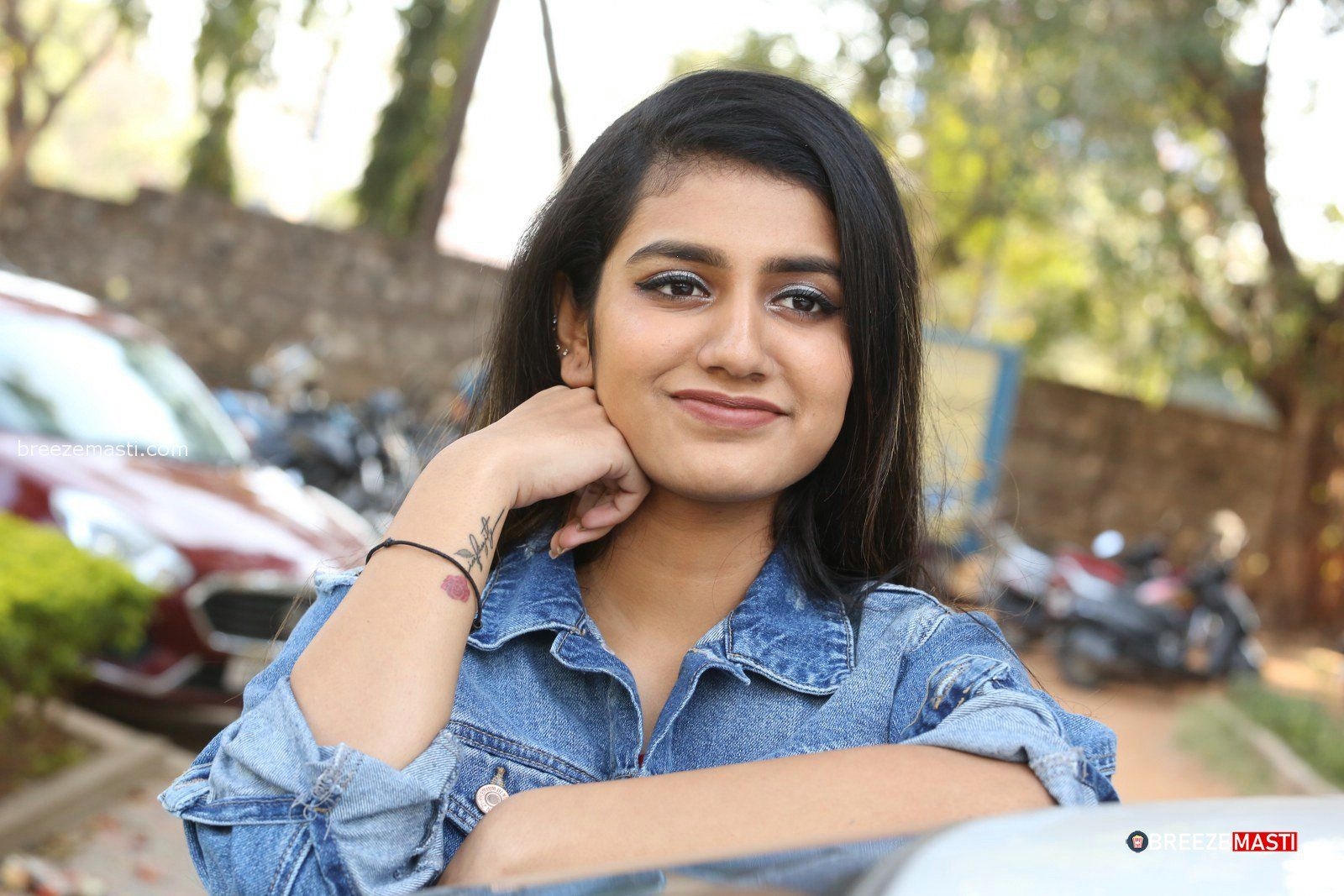 1600x1070 Priya Prakash Varrier Photo Image Breezemasti Priya Varrier Lovers Day Movie Heroine Wallpaper & Background Download, Desktop