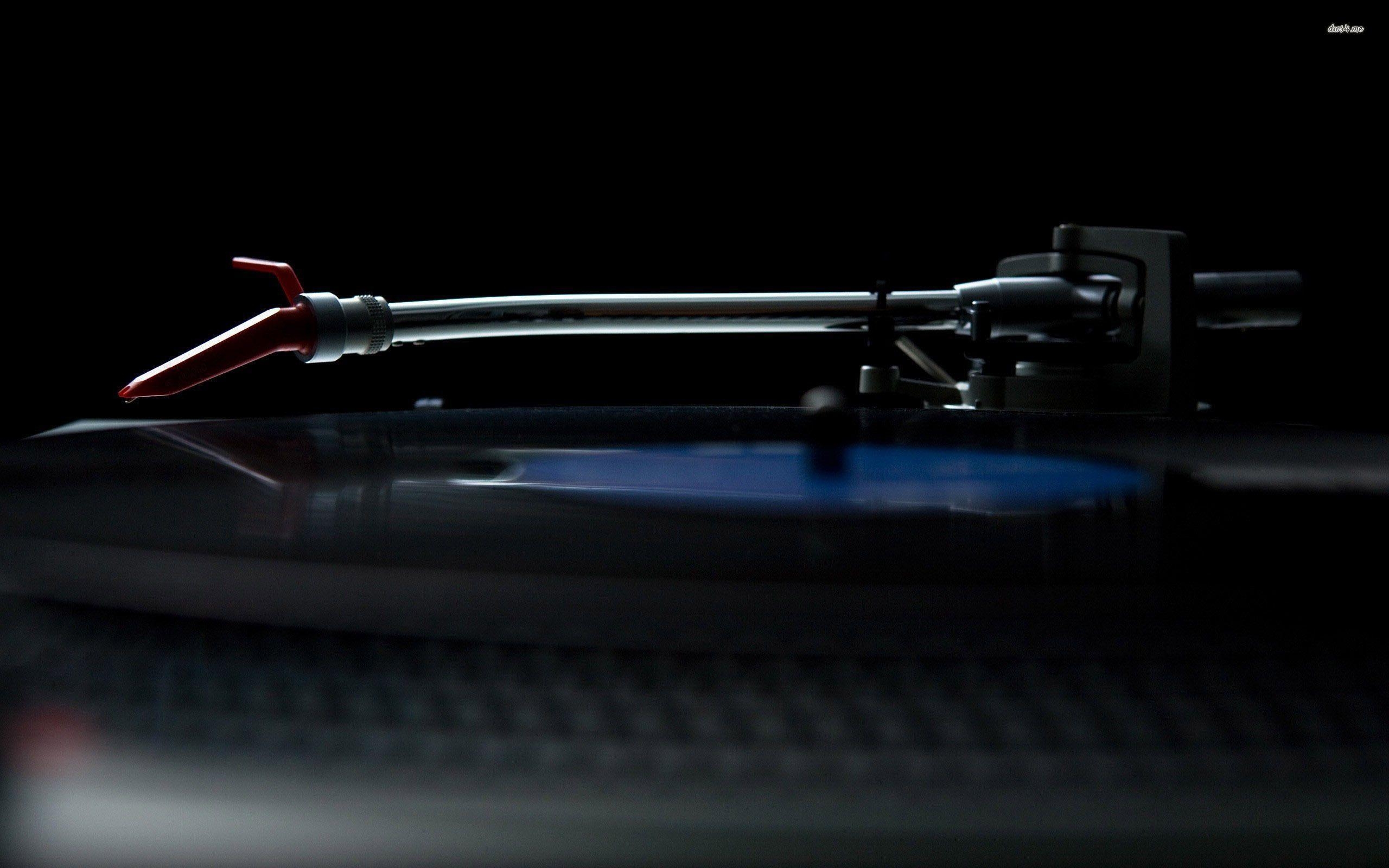 2560x1600 Turntable Wallpaper, Desktop