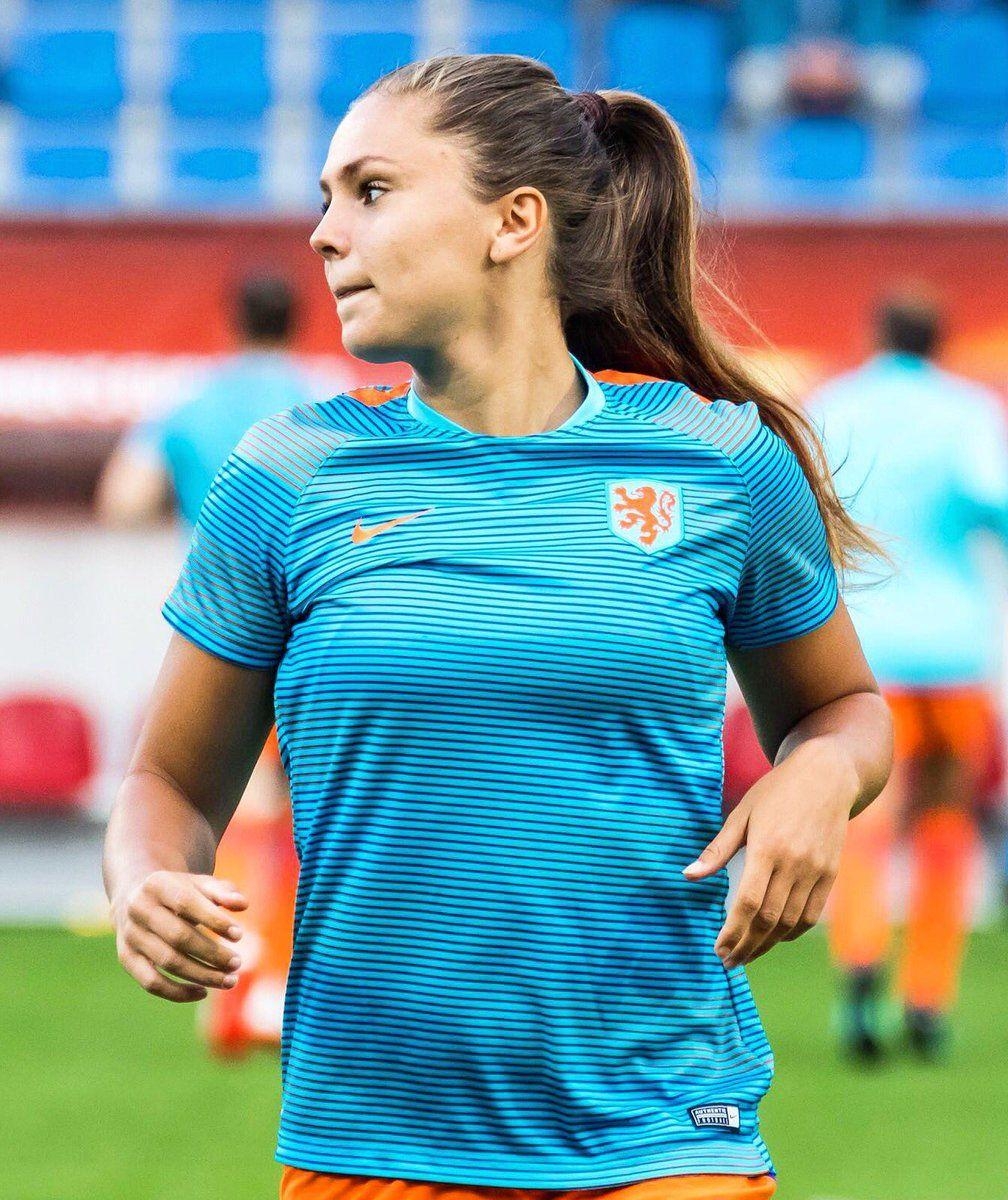 1010x1200 Lieke Martens, Phone