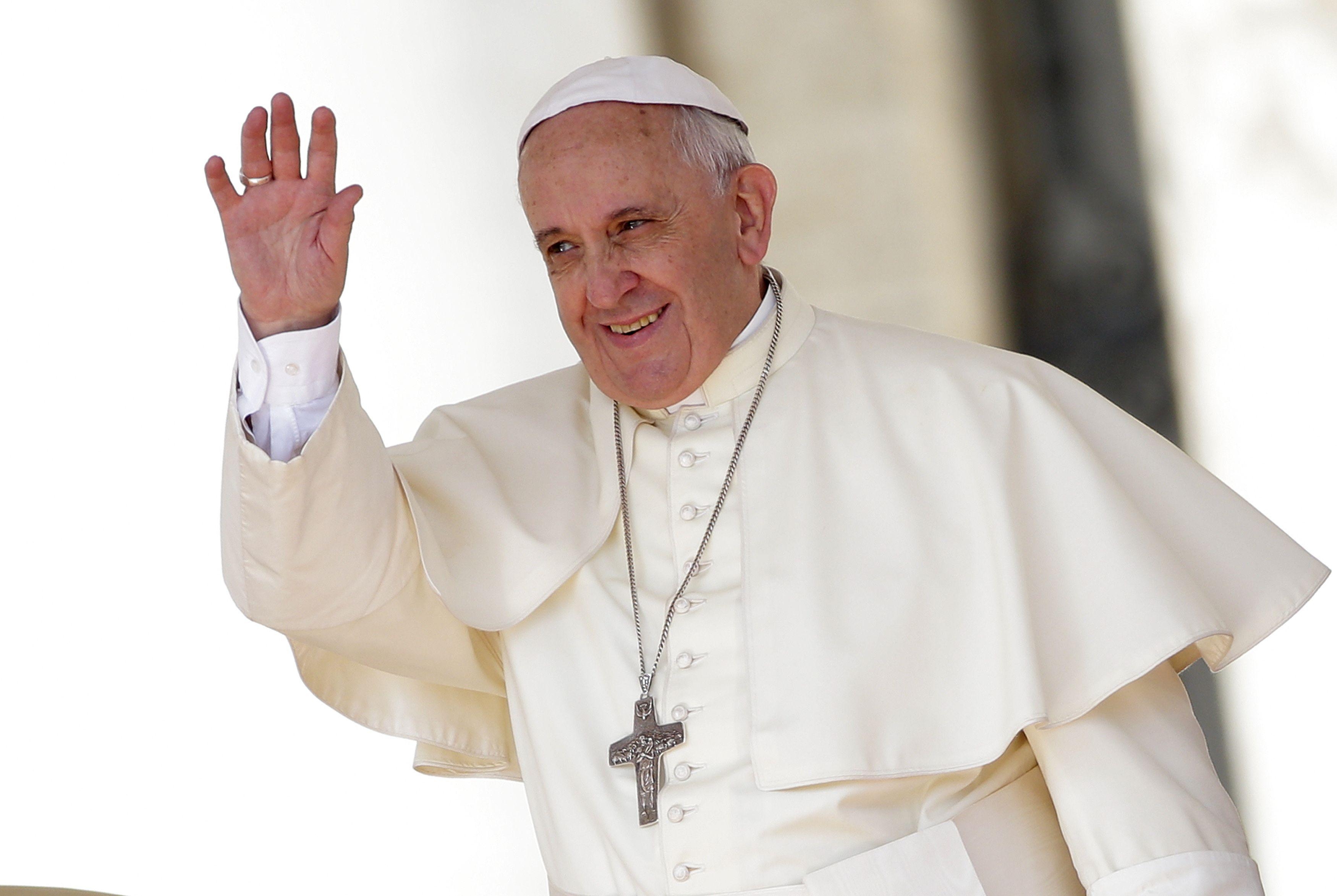 3500x2350 Pope Francis waves as he leads his weekly audience in Saint Peter's, Desktop