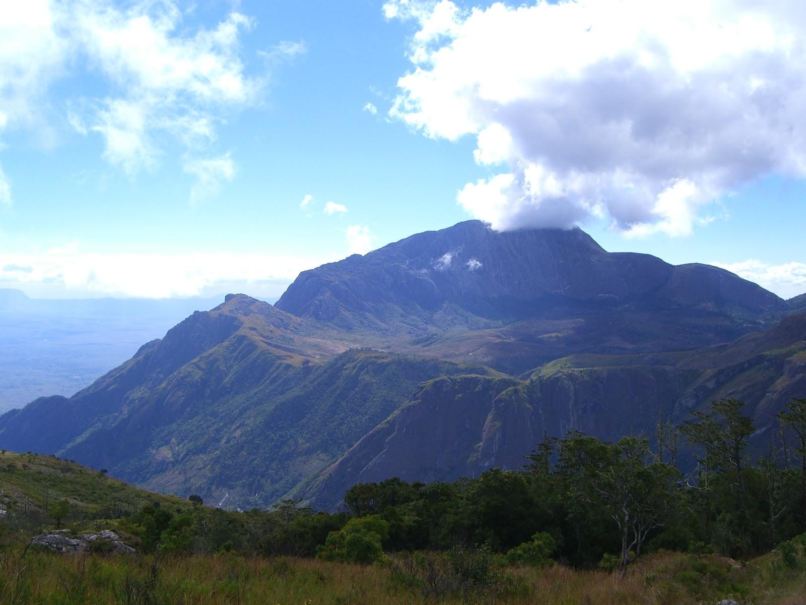 1600x1200 Julie's Jots and Journeys: Mount Mulanje, Desktop