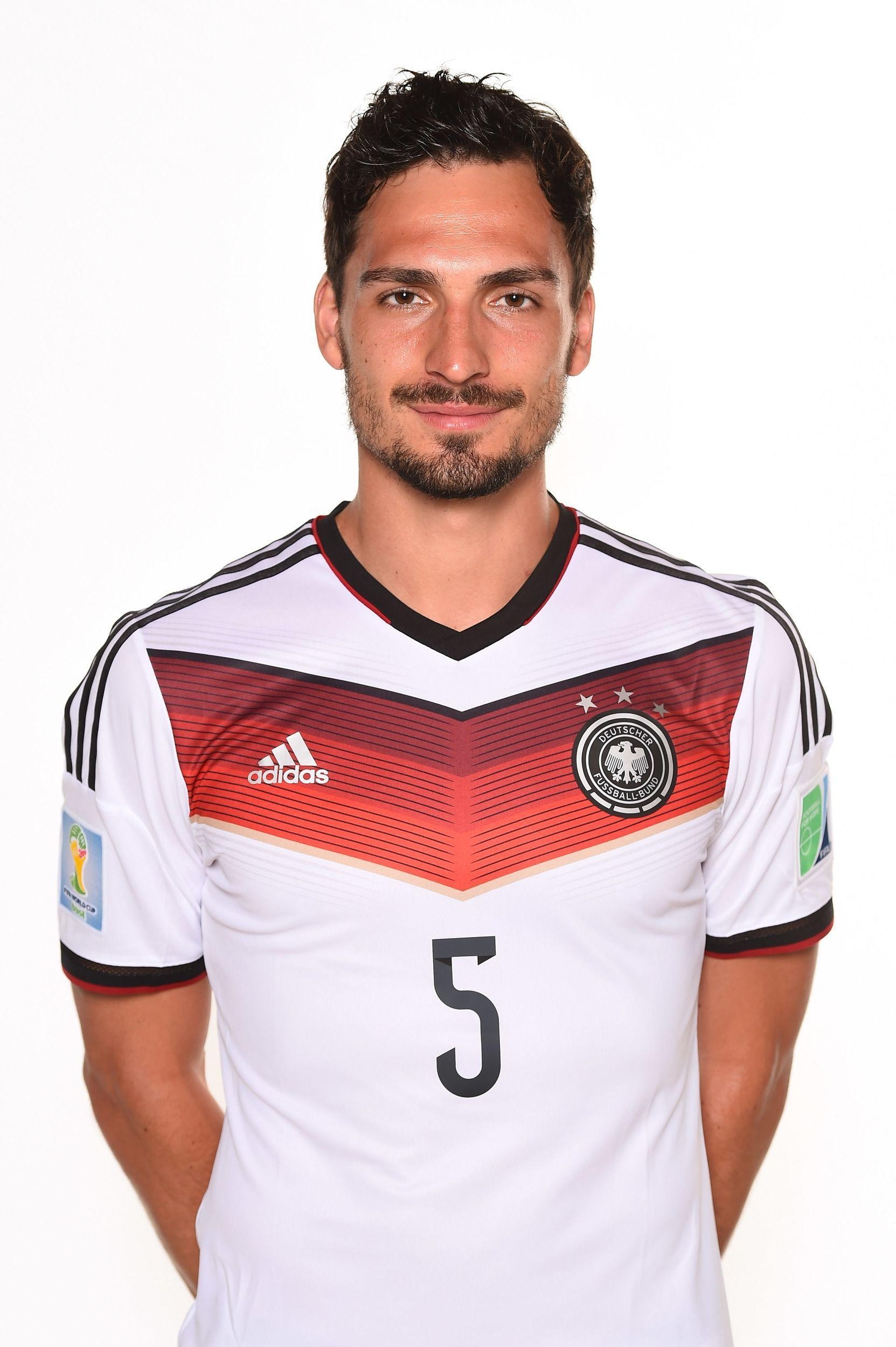 1670x2500 Mats Hummels Wallpaper, Phone