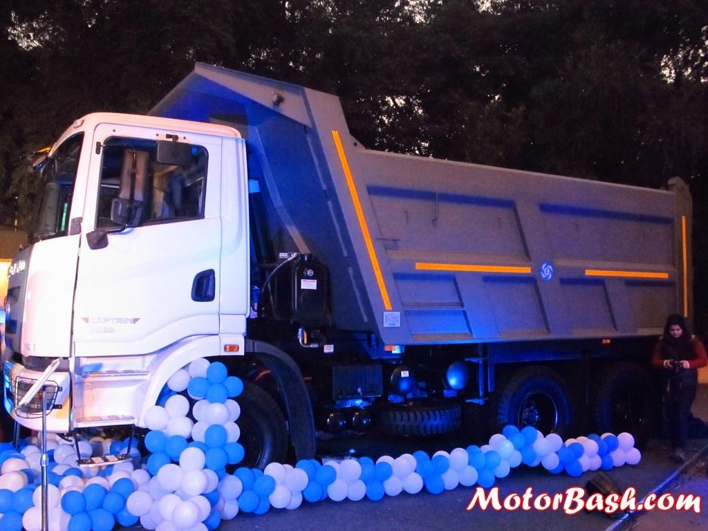 1030x770 MS Dhoni Unveils Ashok Leyland's “CAPTAIN” Truck Series, Desktop