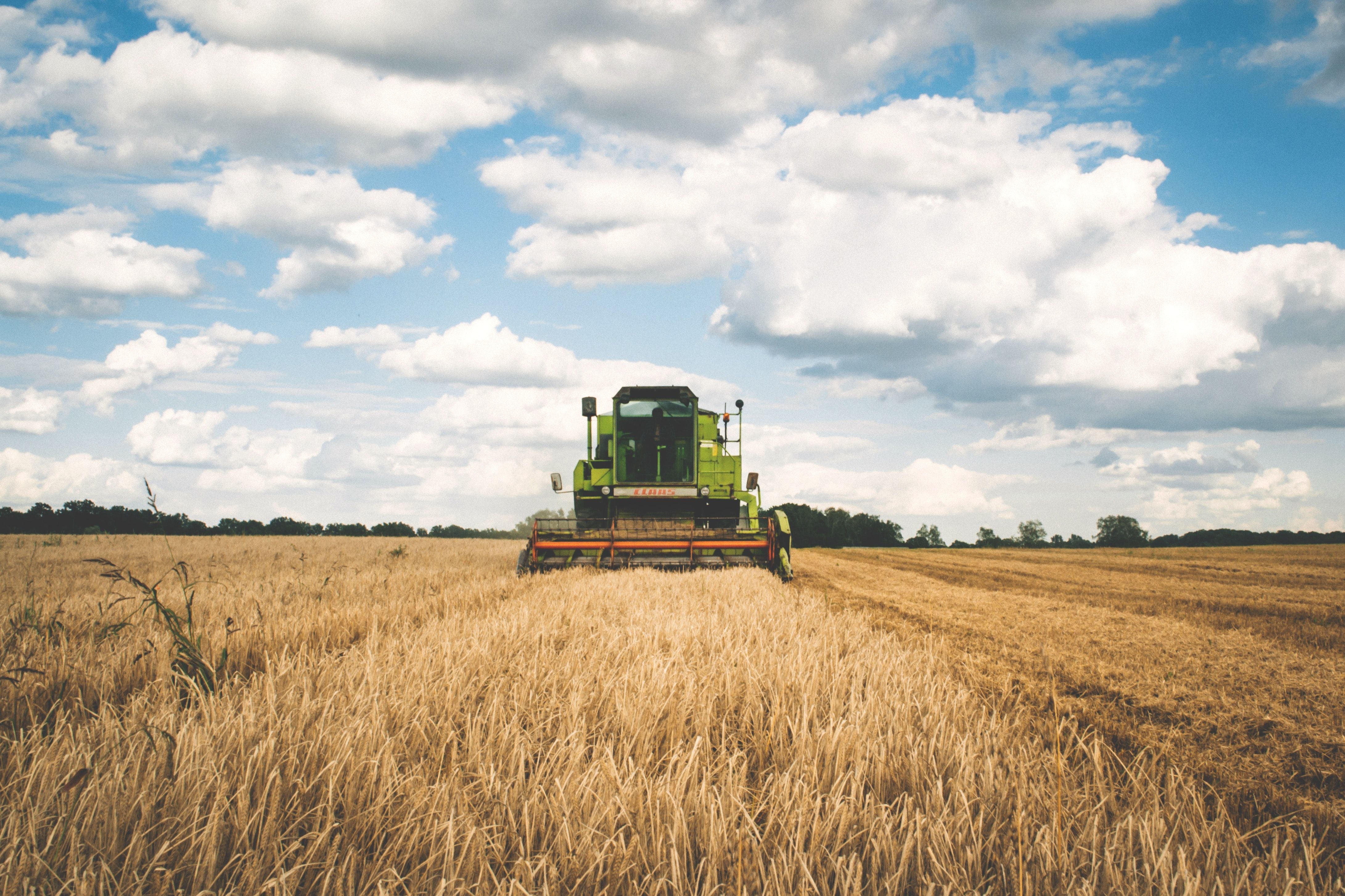 4370x2910 Green Tractor · Free, Desktop