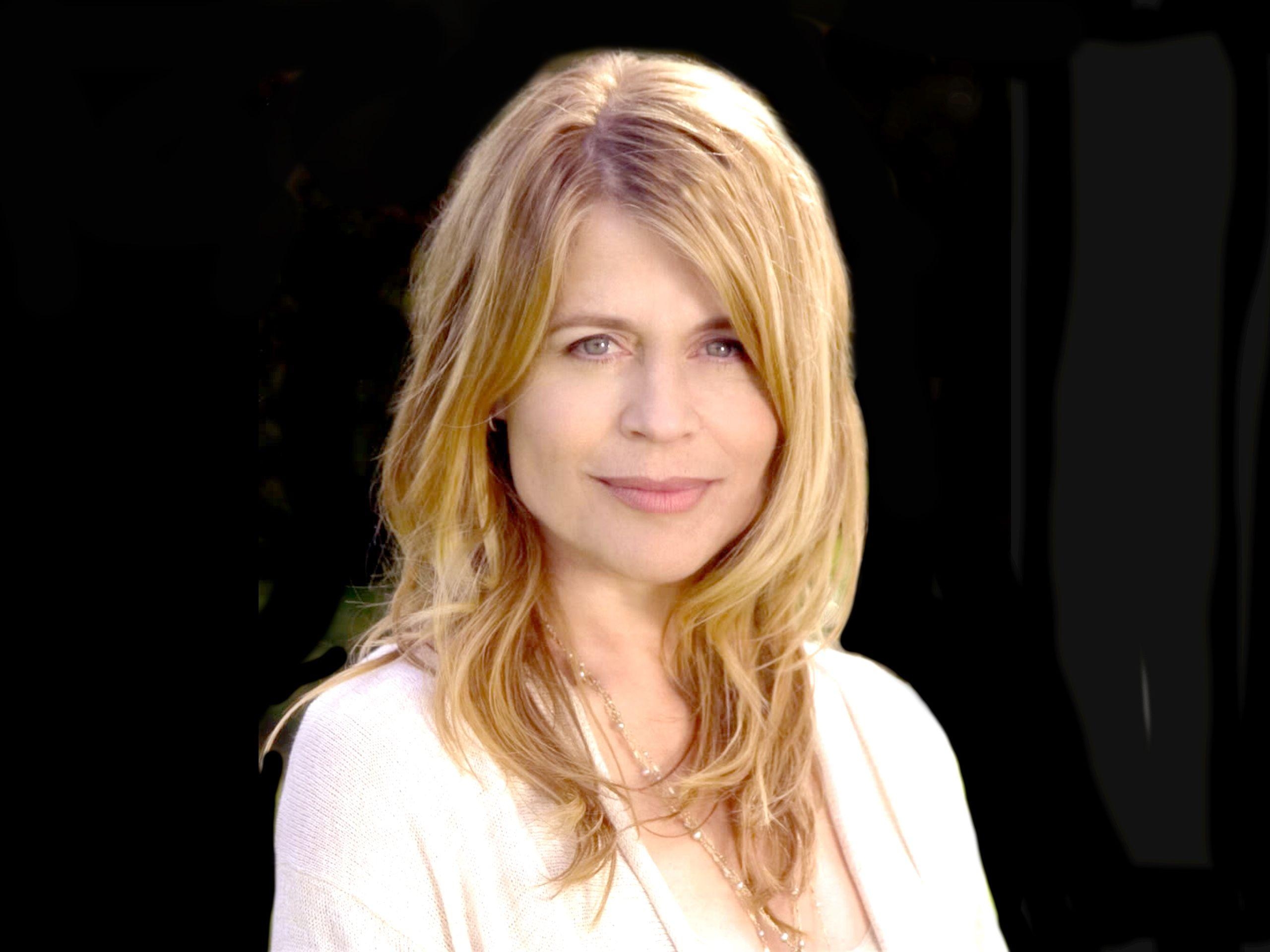 2560x1920 Linda Hamilton HD Wallpaper for desktop download, Desktop