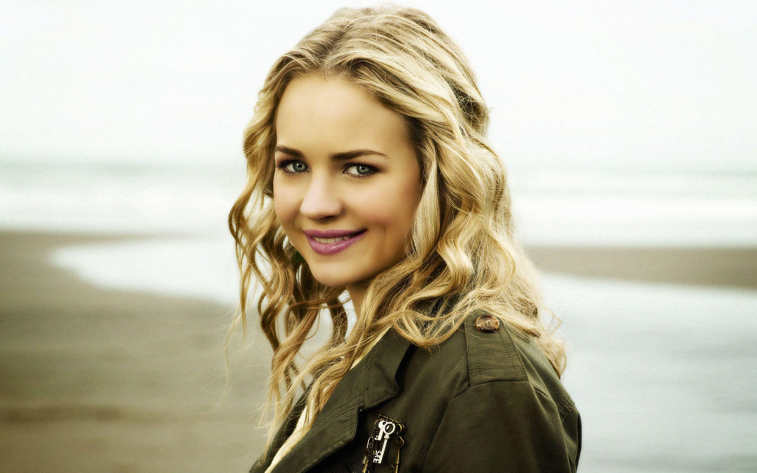 2560x1600 Britt Robertson. Brittany, Britt, Desktop