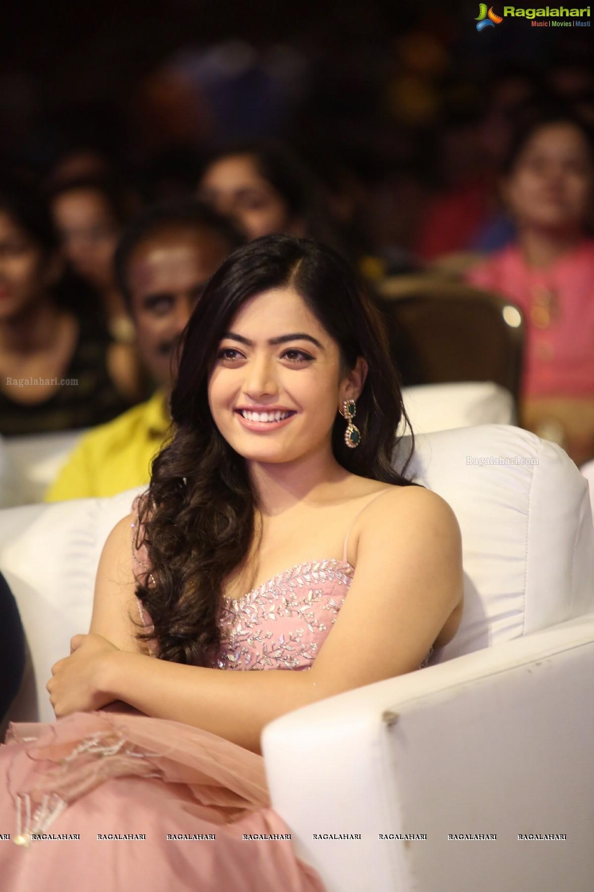 1200x1800 Rashmika Mandanna at Geetha Govindam Audio Release Image 14. Telugu, Phone