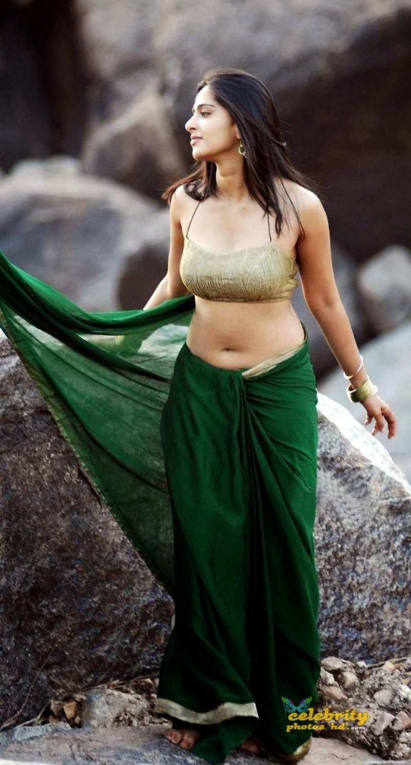 800x1490 Anushka Shetty Very Hot Navel Show In Green Saree, Phone