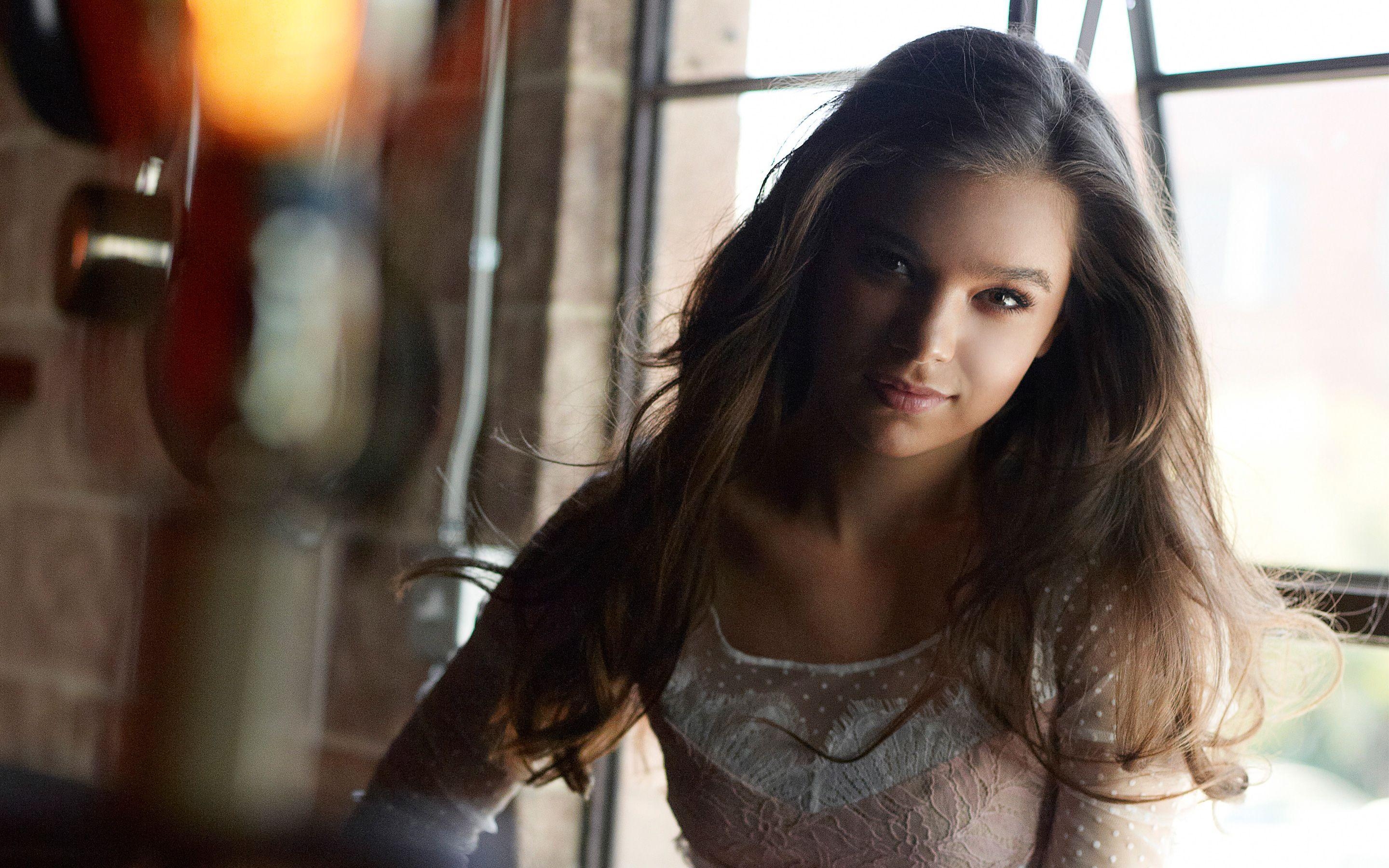 2880x1800 Hailee Steinfeld 6 Wallpaper, Desktop