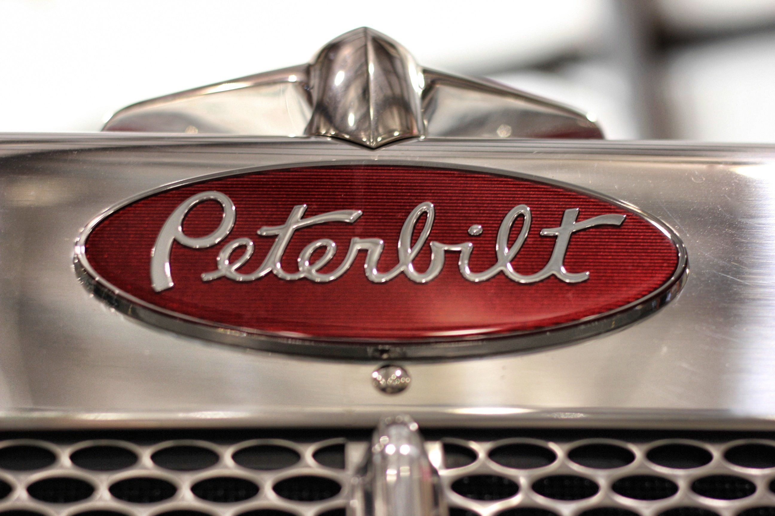 2600x1730 Peterbilt Logo Wallpaper, Desktop