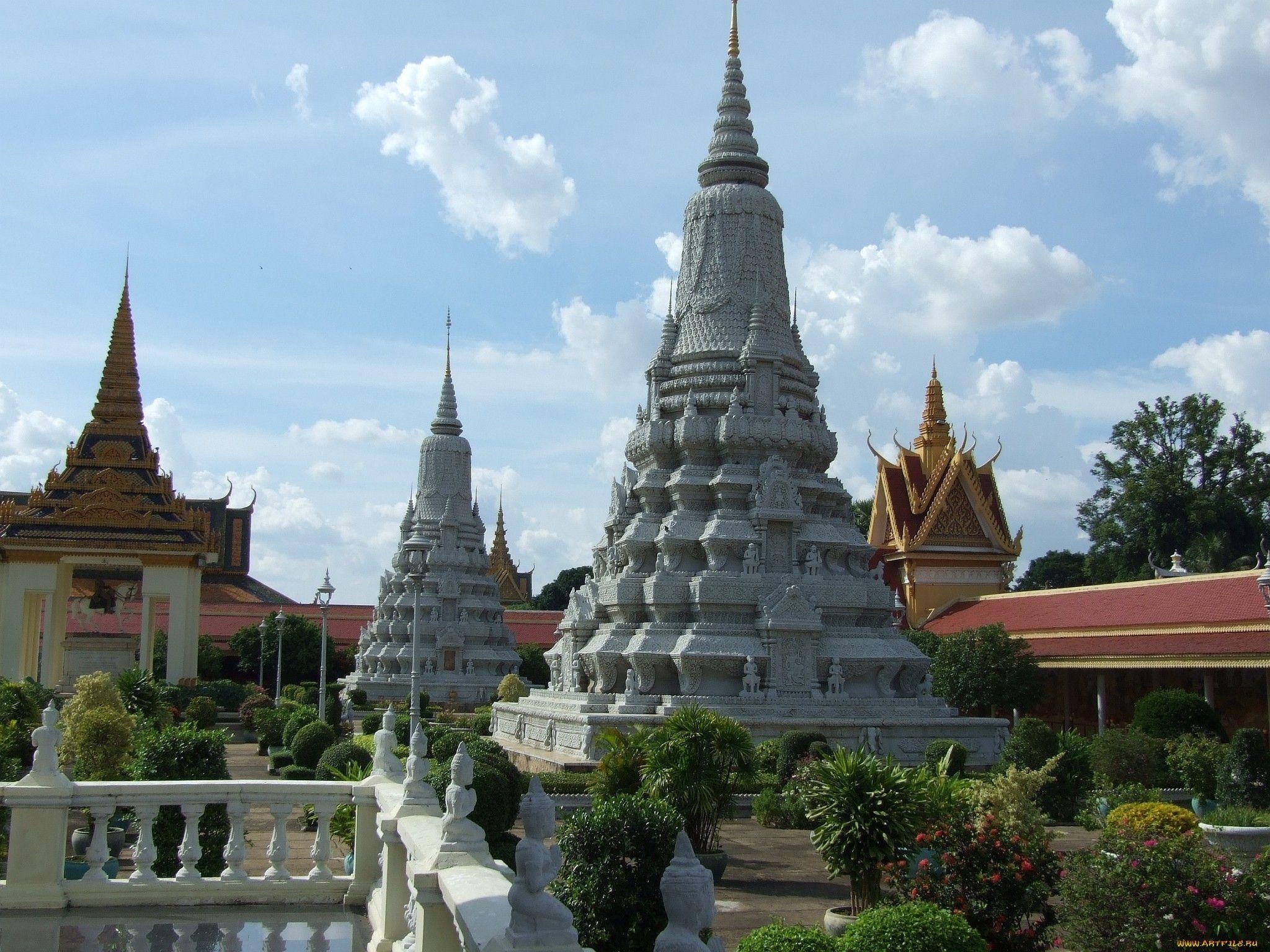 2050x1540 One of stupas at the Royal Palace in Phnom Penh, Cambodia, Desktop