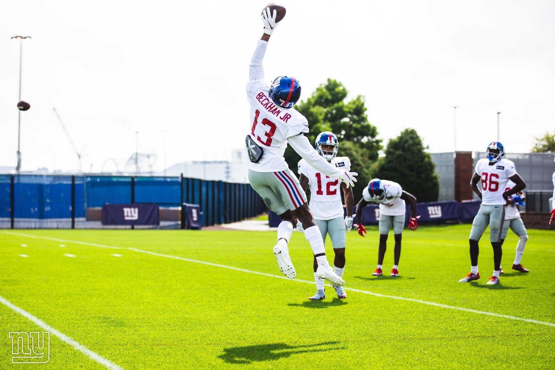 1880x1250 Odell Beckham Jr. one handed practice catch #NYG #OBJ. Beckham jr, Odell beckham jr catch, Odell beckham catch, Desktop