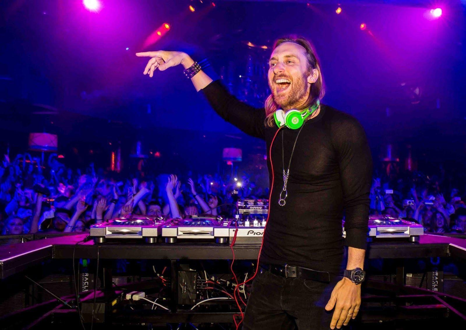 1600x1140 David Guetta on stage wallpaper and image, picture, Desktop