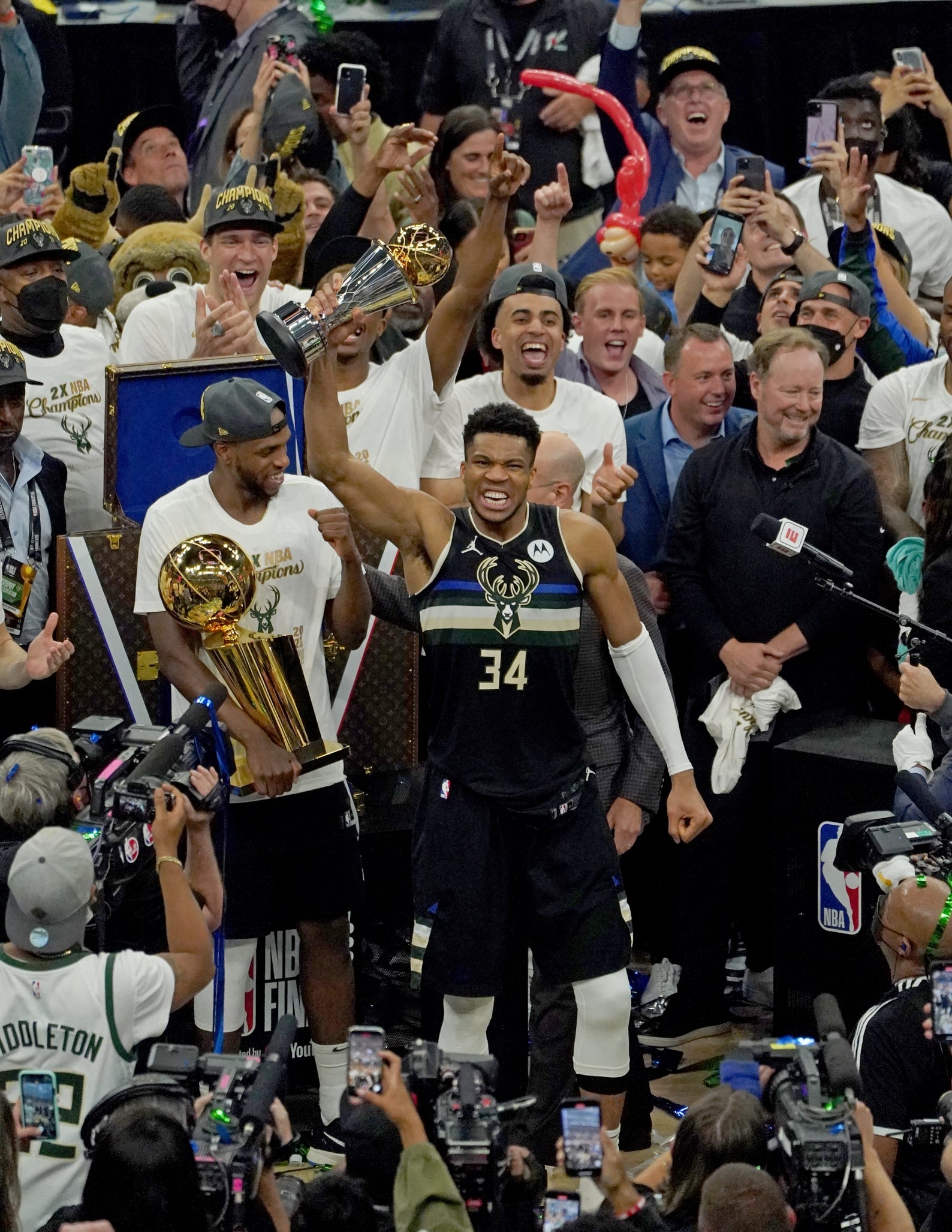 1590x2060 Milwaukee Bucks win! See photo from Game 6 of NBA Finals, Phone