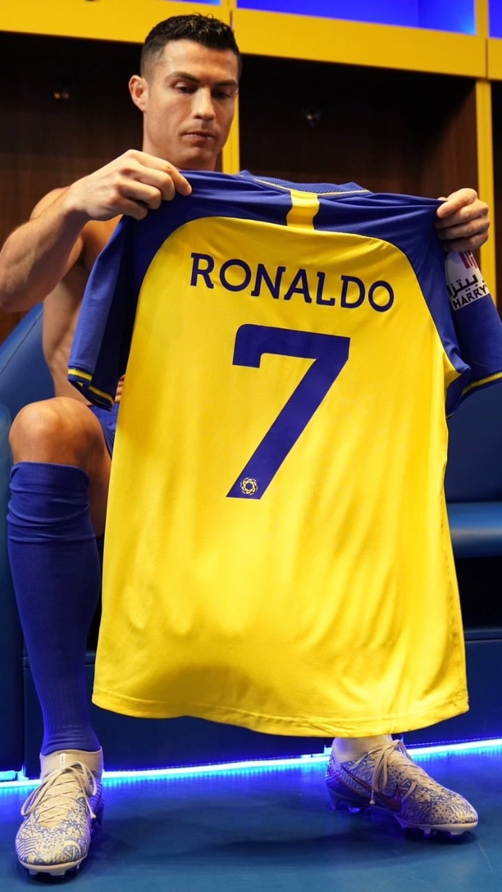 720x1280 Ronaldo Fever: Al Nassr's Insta Count Jumps From 860K To 9M, Phone