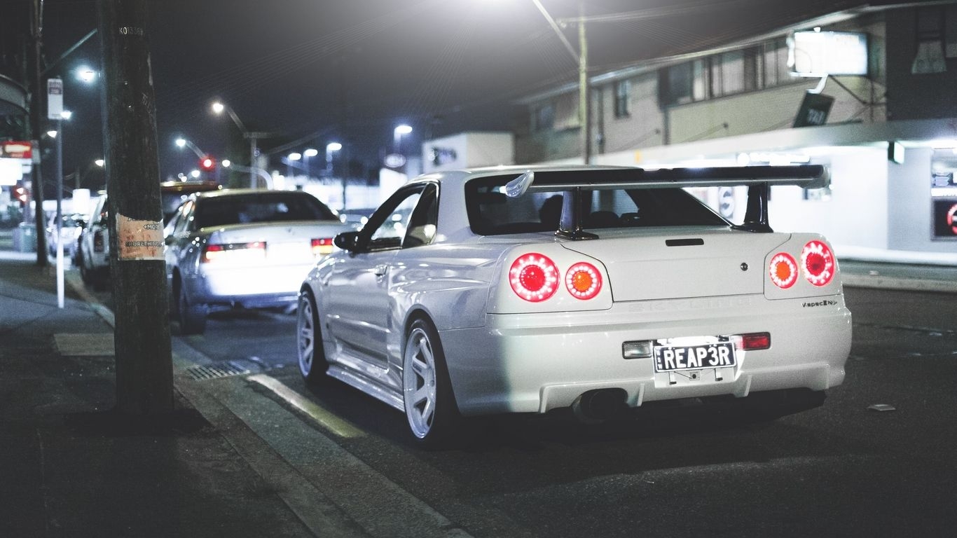 1370x770 Download Wallpaper  Nissan, Skyline, R Gt R, Rear View, Desktop