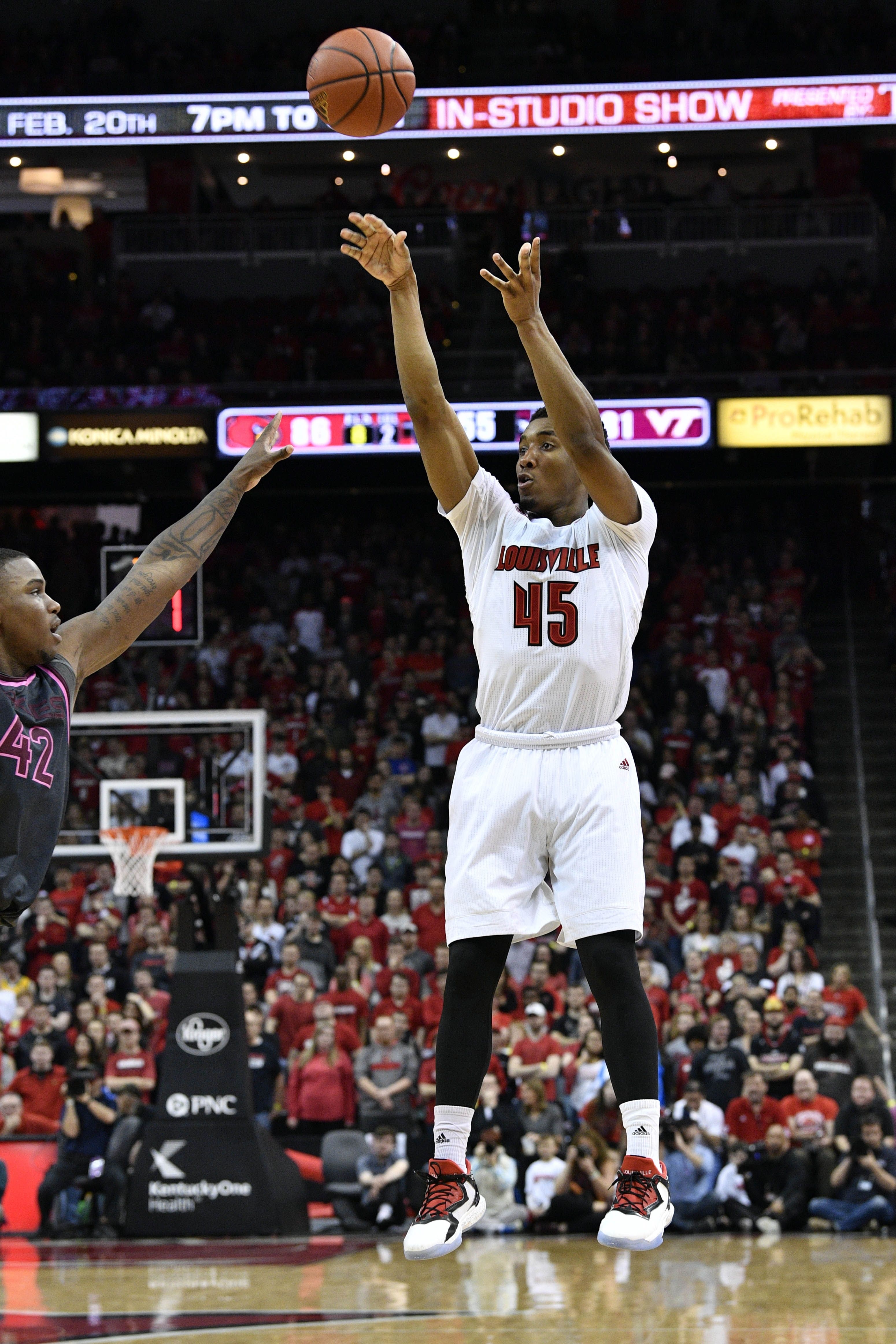 3100x4650 NBA Draft Analysis: What to Expect from Louisville's Donovan, Phone