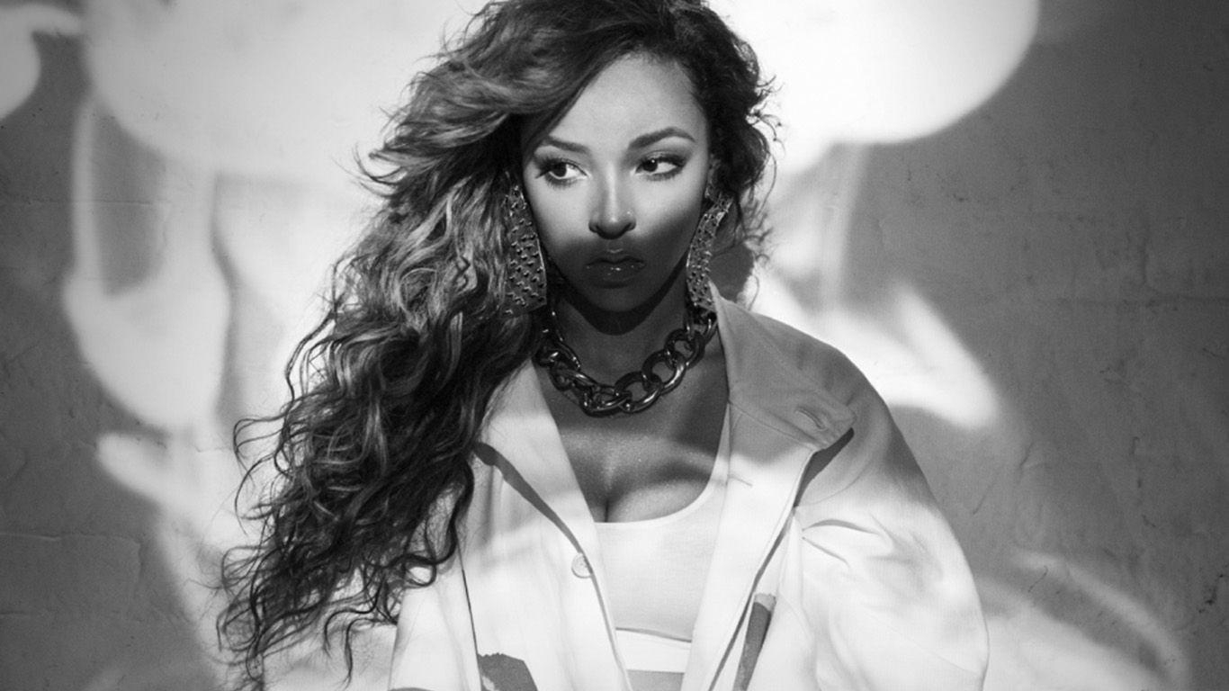 1370x770 Tinashe Wallpaper, Desktop