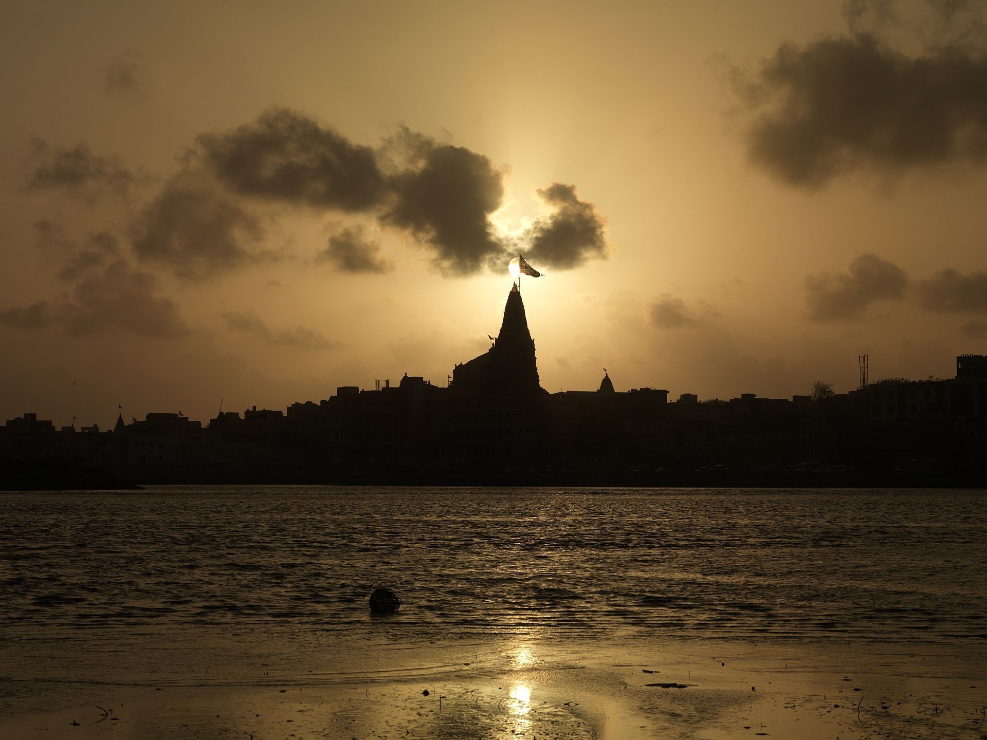 1920x1440 Night view of #Dwarkadhish #Temple. The Dwarkadish temple, or Jagat mandir, the main reason for visiting #Dwarka, is said to b. Tourism, Aluminum foil art, Temple, Desktop