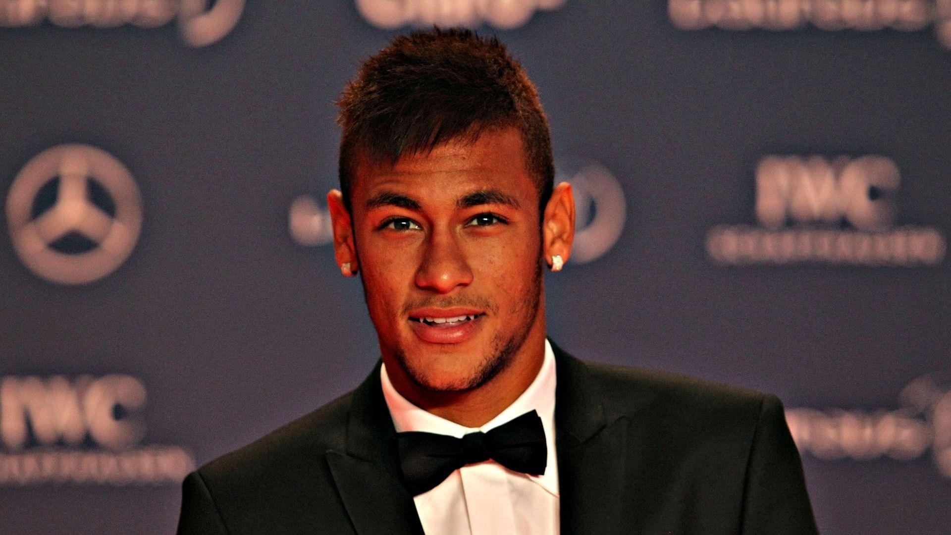 1920x1080 Neymar In Formal Dress, Desktop