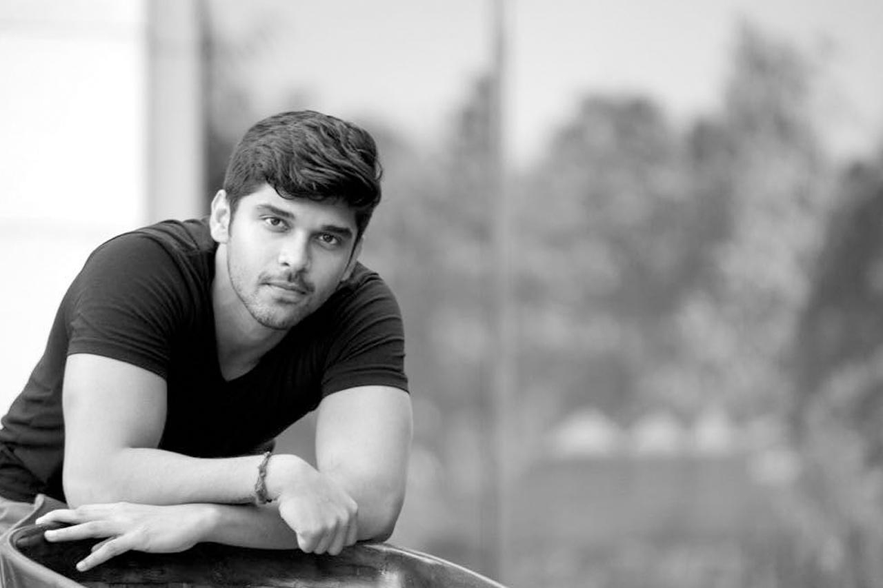 1280x860 Dhruv Vikram, Desktop