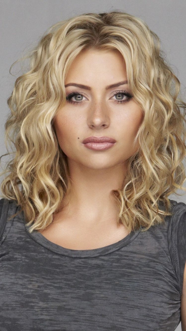 750x1340 Alyson Michalka, beautiful, curly hair,  wallpaper. Medium curly hair styles, Medium length curly hair, Curly hair styles naturally, Phone