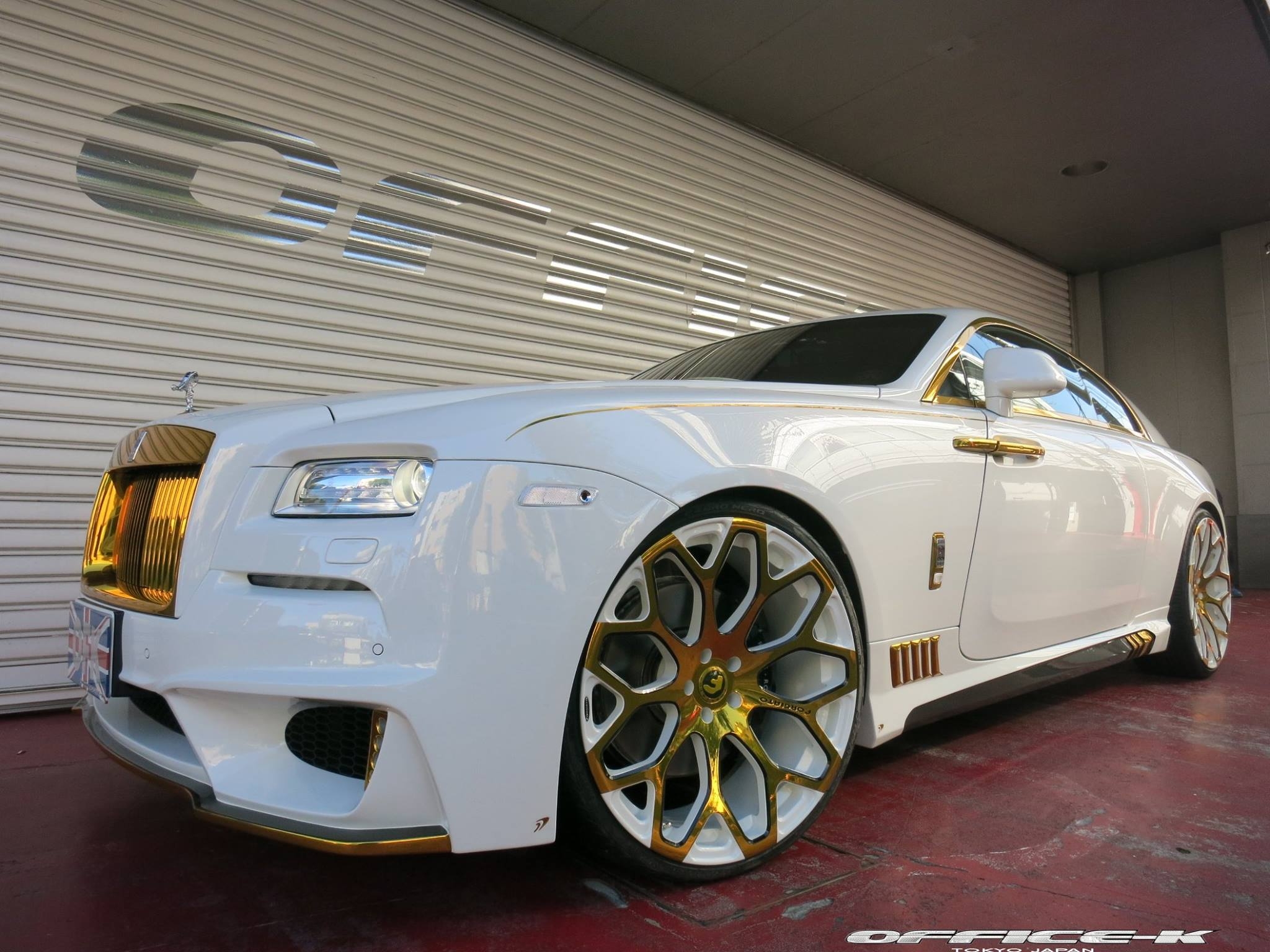 2050x1540 White Rolls Royce Wraith With Gold Accents From Office K Is, Desktop