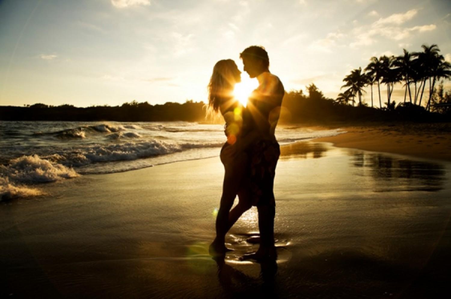 1500x1000 Picture For You To Share: Romantic couple in beach, Desktop