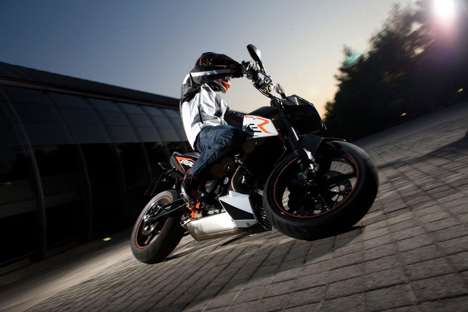 1600x1070 wallpaper: Ktm Duke 690 Wallpaper, Desktop