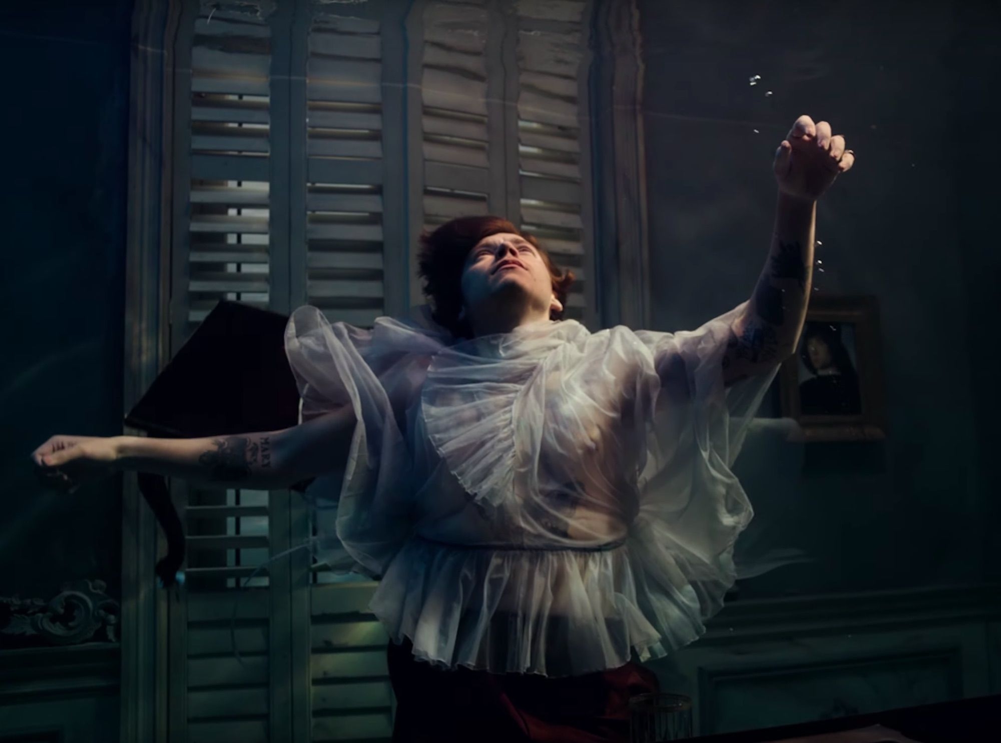 2000x1490 Harry Styles drowns in sheer tulle in the music video for Falling, Desktop