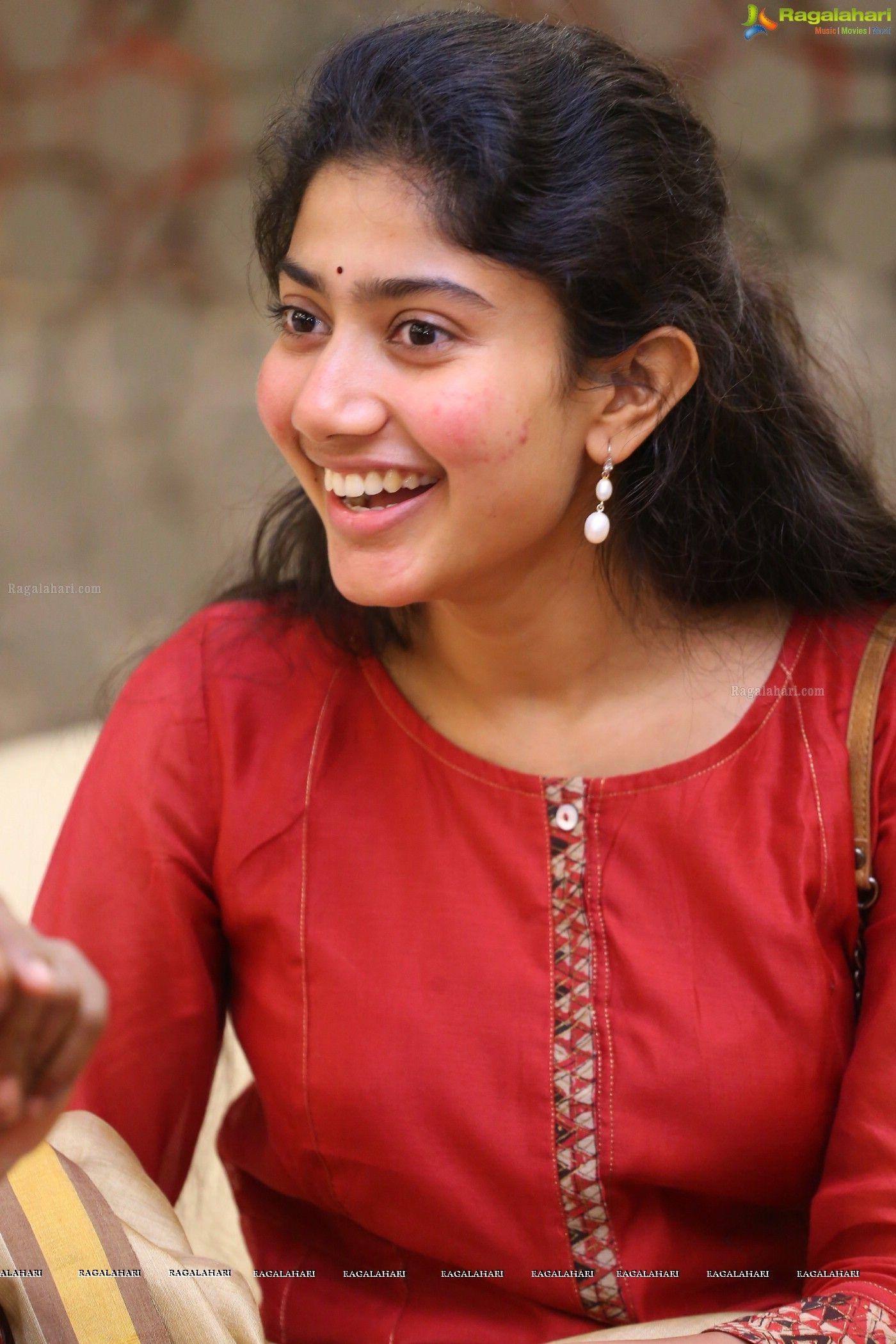 1400x2100 Sai Pallavi (Posters) Image 2. Telugu Actress Wallpaper, Phone