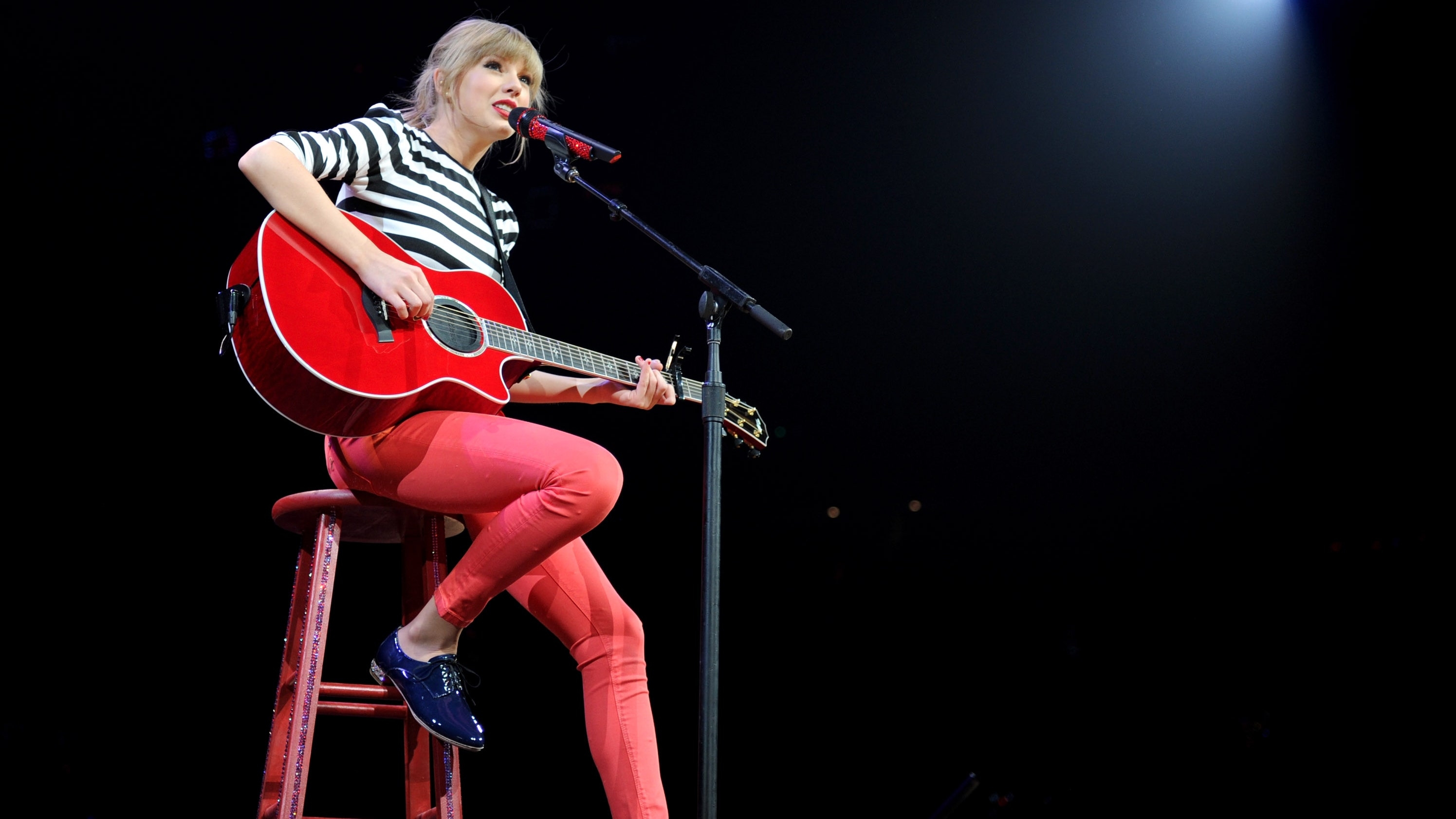 3000x1690 Taylor Swift Announces Next Album: “Red (Taylor's Version)”, Desktop